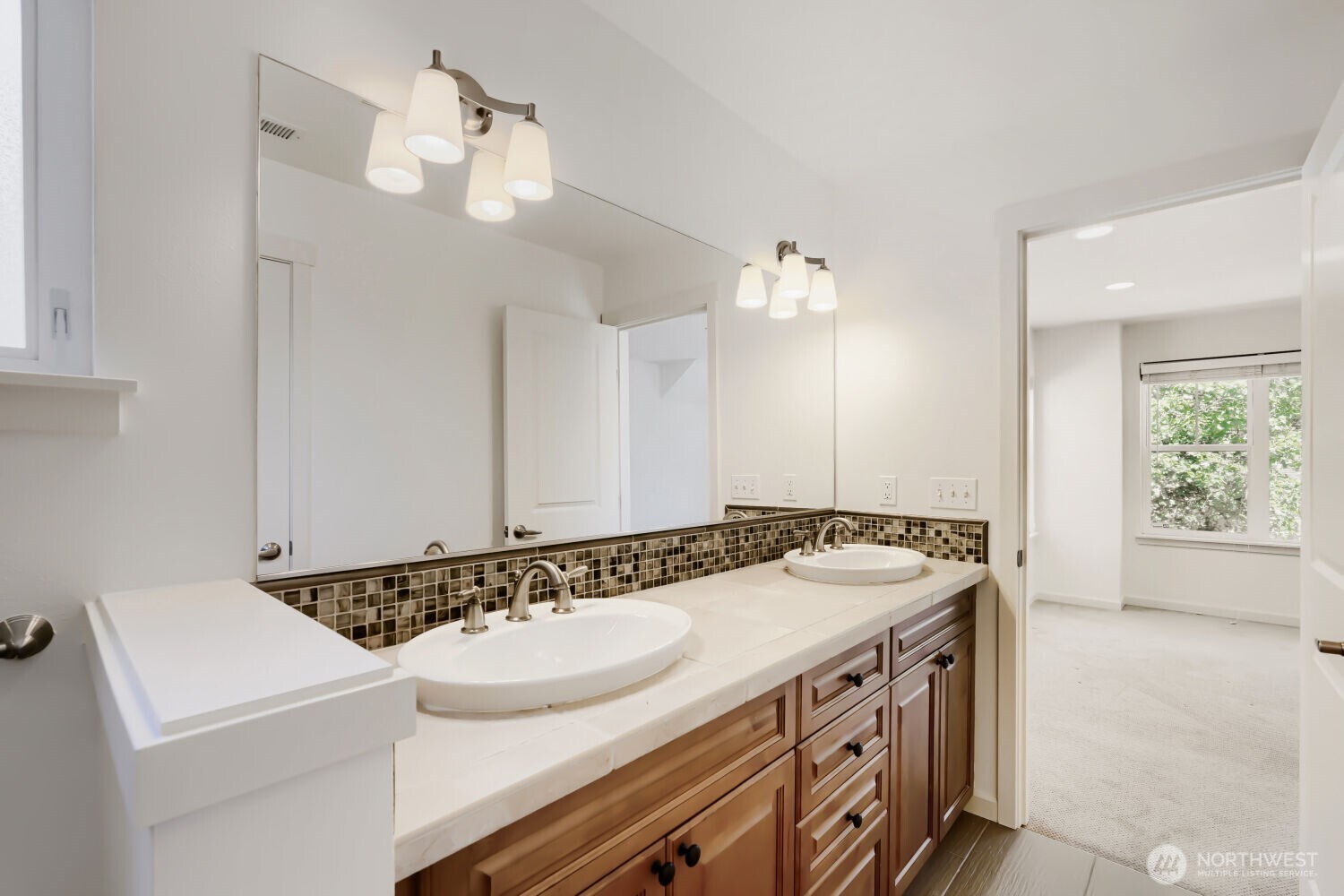 303 Bellevue Way Property Photo 20