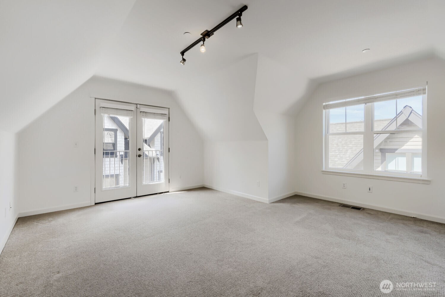 303 Bellevue Way Property Photo 25