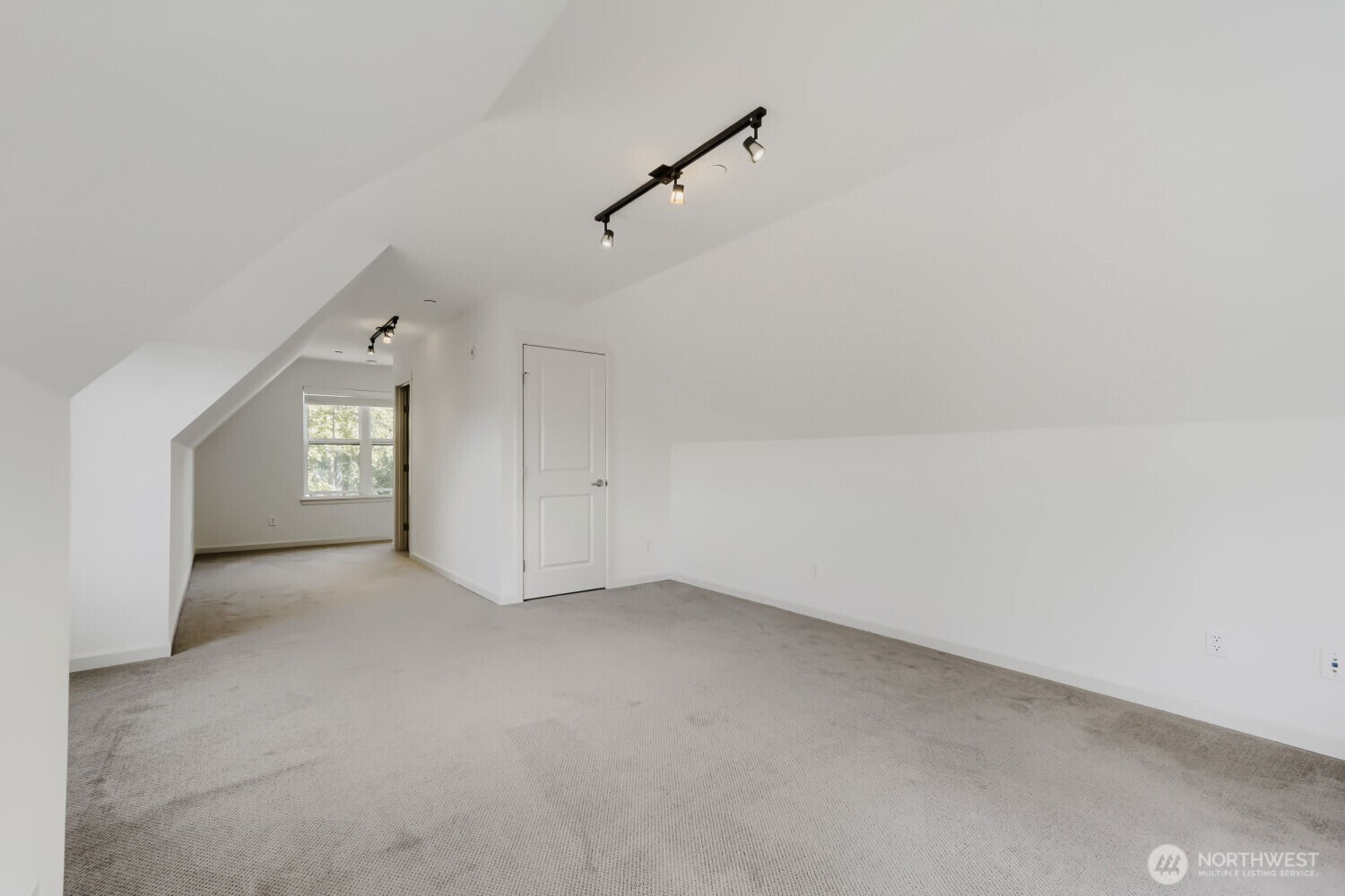 303 Bellevue Way Property Photo 26