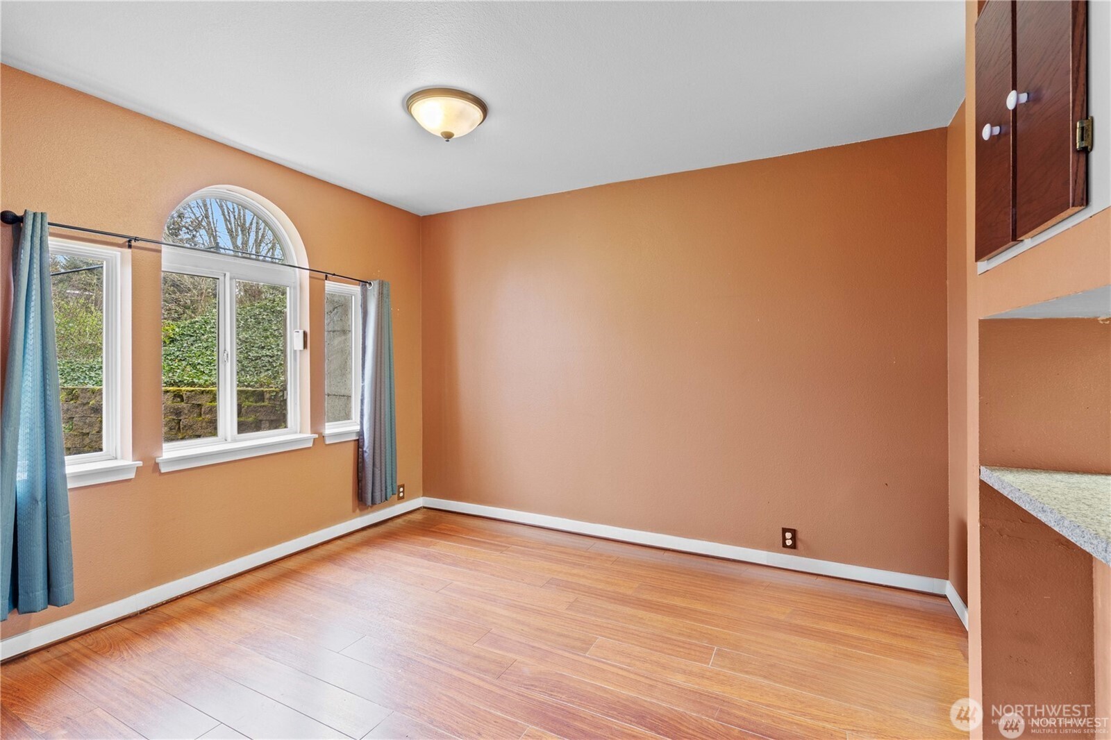 625 N Jackson Avenue C24 Property Photo 9