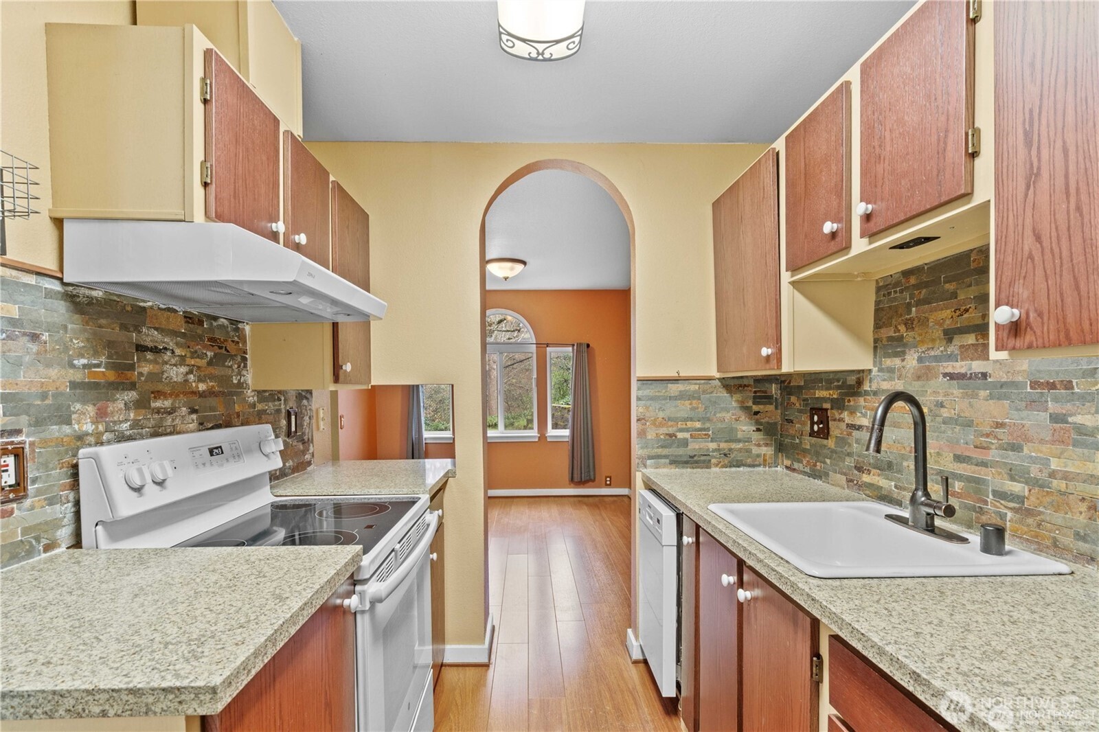 625 N Jackson Avenue C24 Property Photo 12