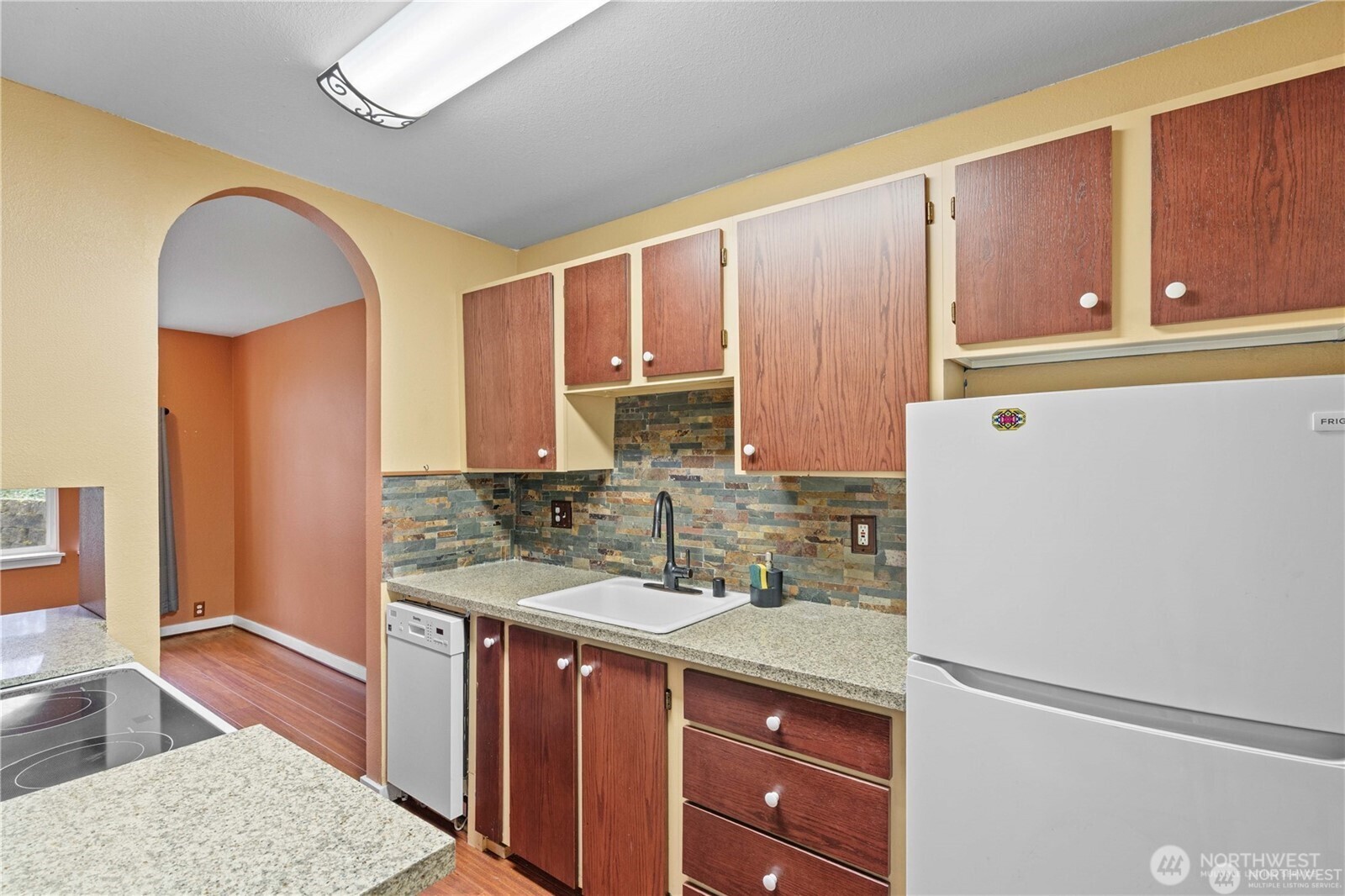 625 N Jackson Avenue C24 Property Photo 13