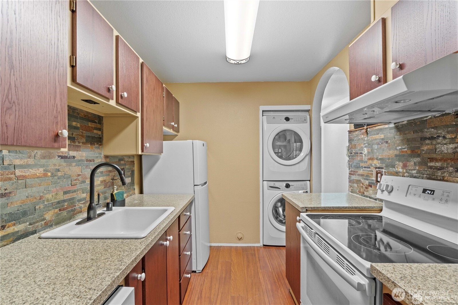 625 N Jackson Avenue C24 Property Photo 14