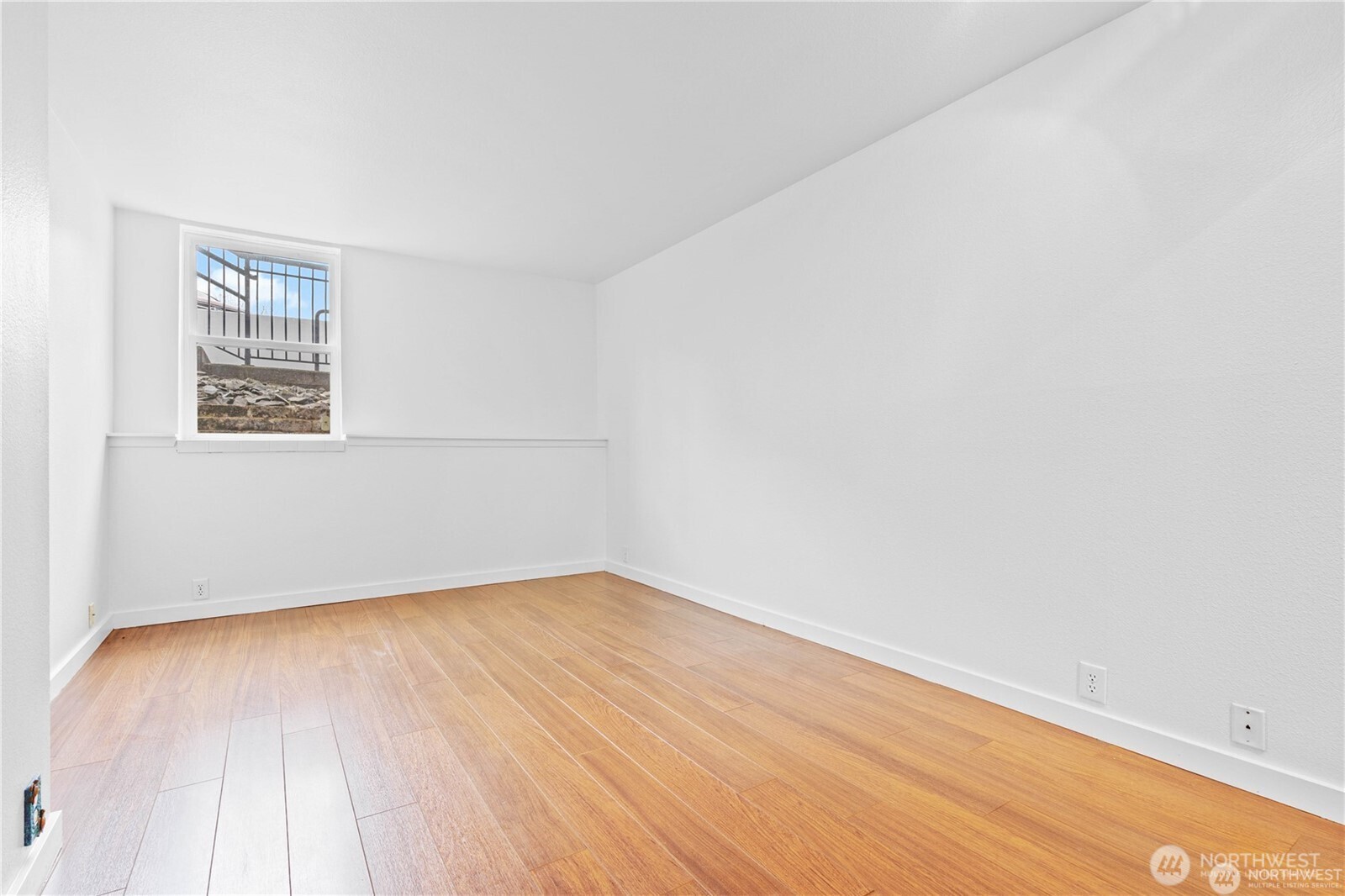 625 N Jackson Avenue C24 Property Photo 20