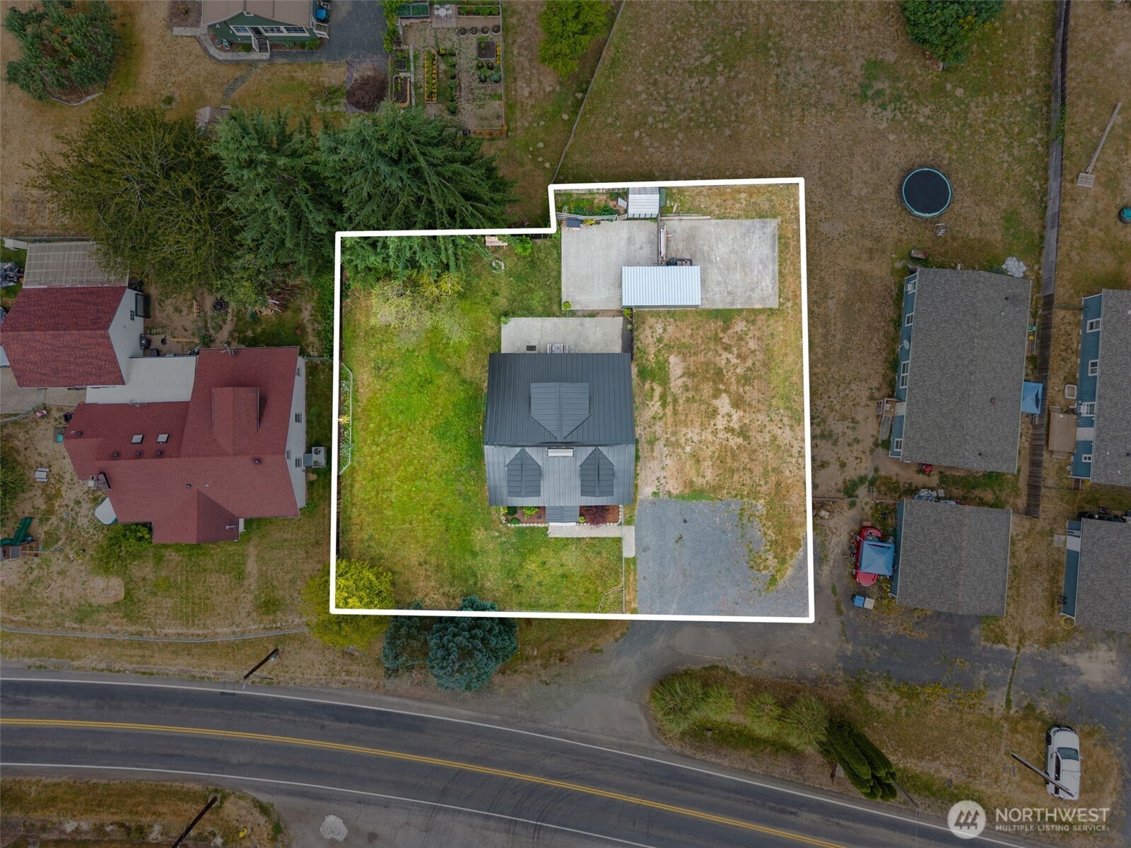 1215 Nw Kerron Avenue Property Photo 2