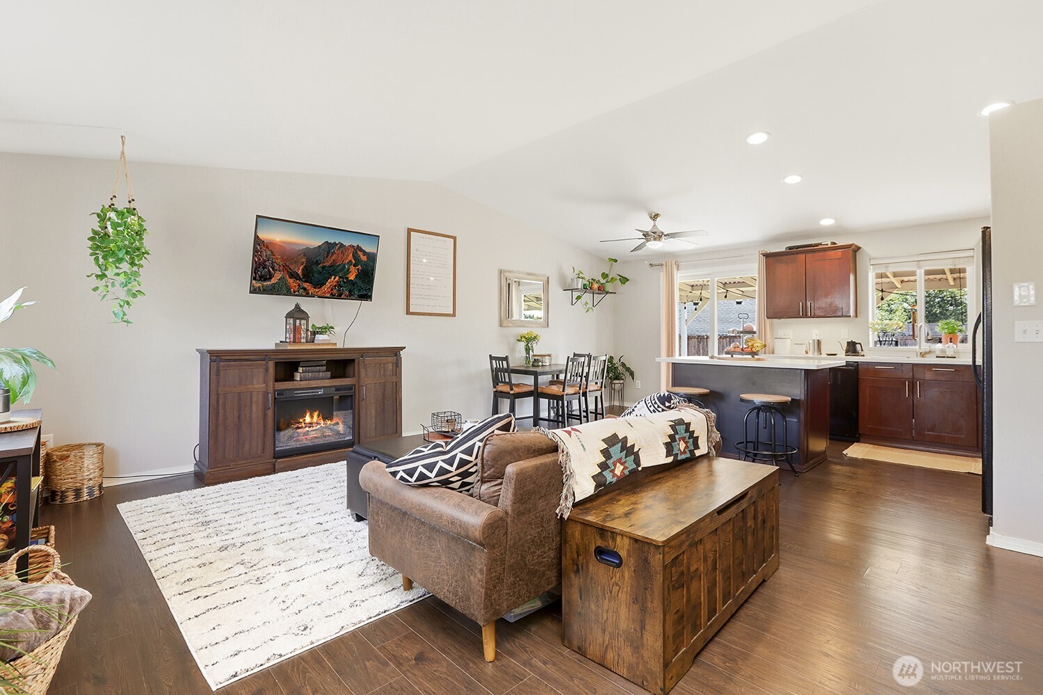 6618 98th Place Property Photo 3