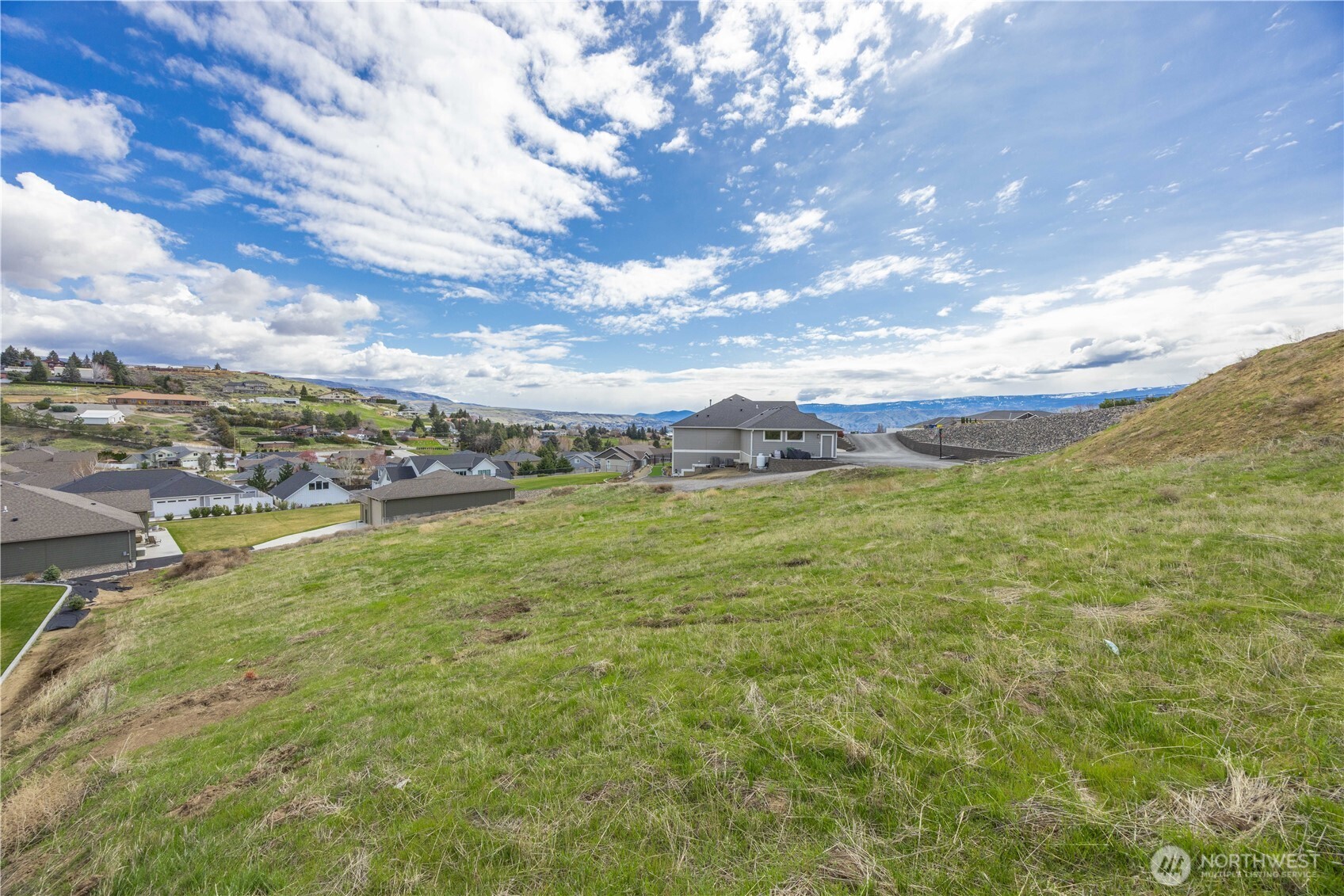 870 Autumn Crest Drive Property Photo 16