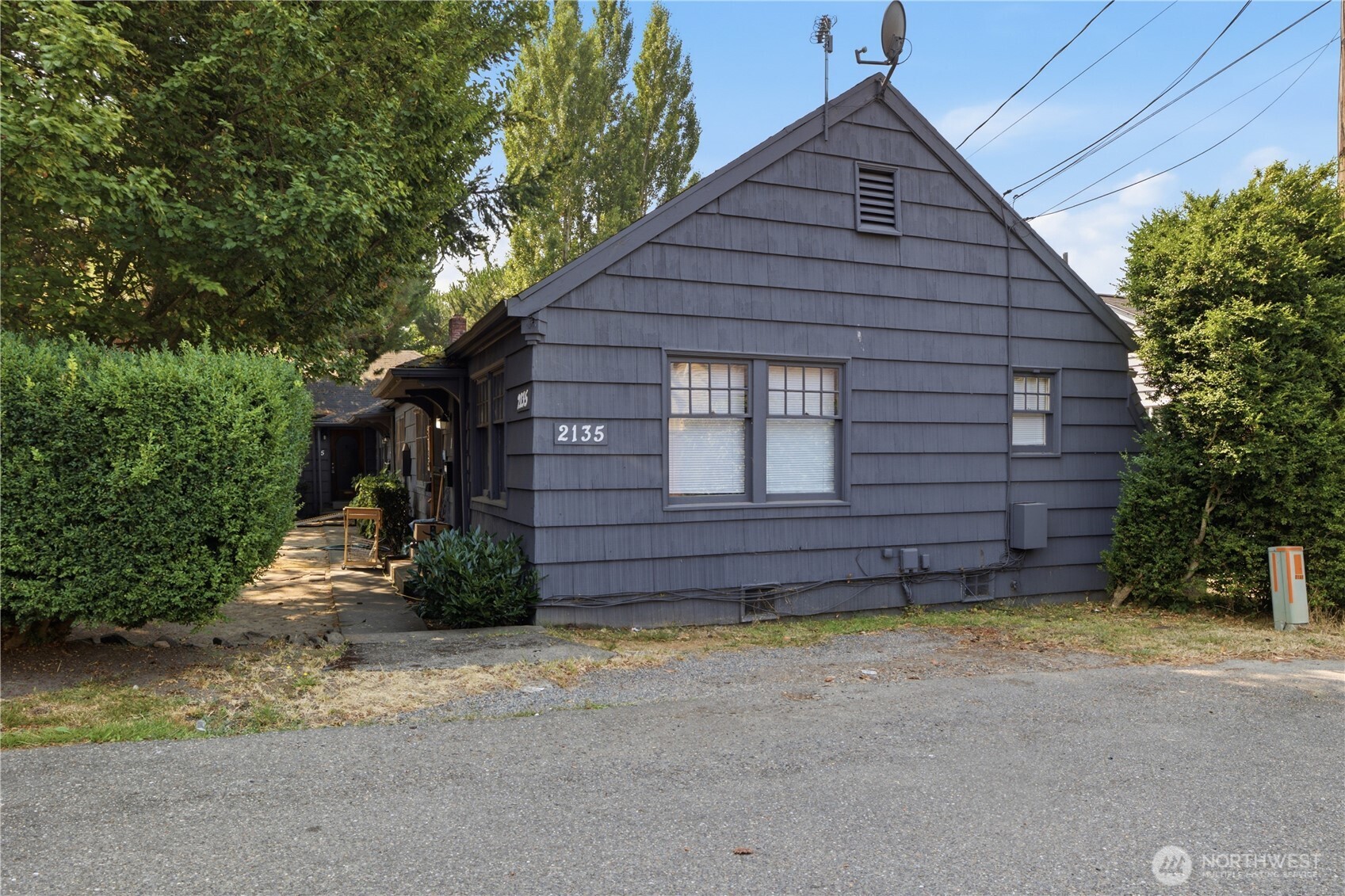 2135 4th Street Property Photo 2