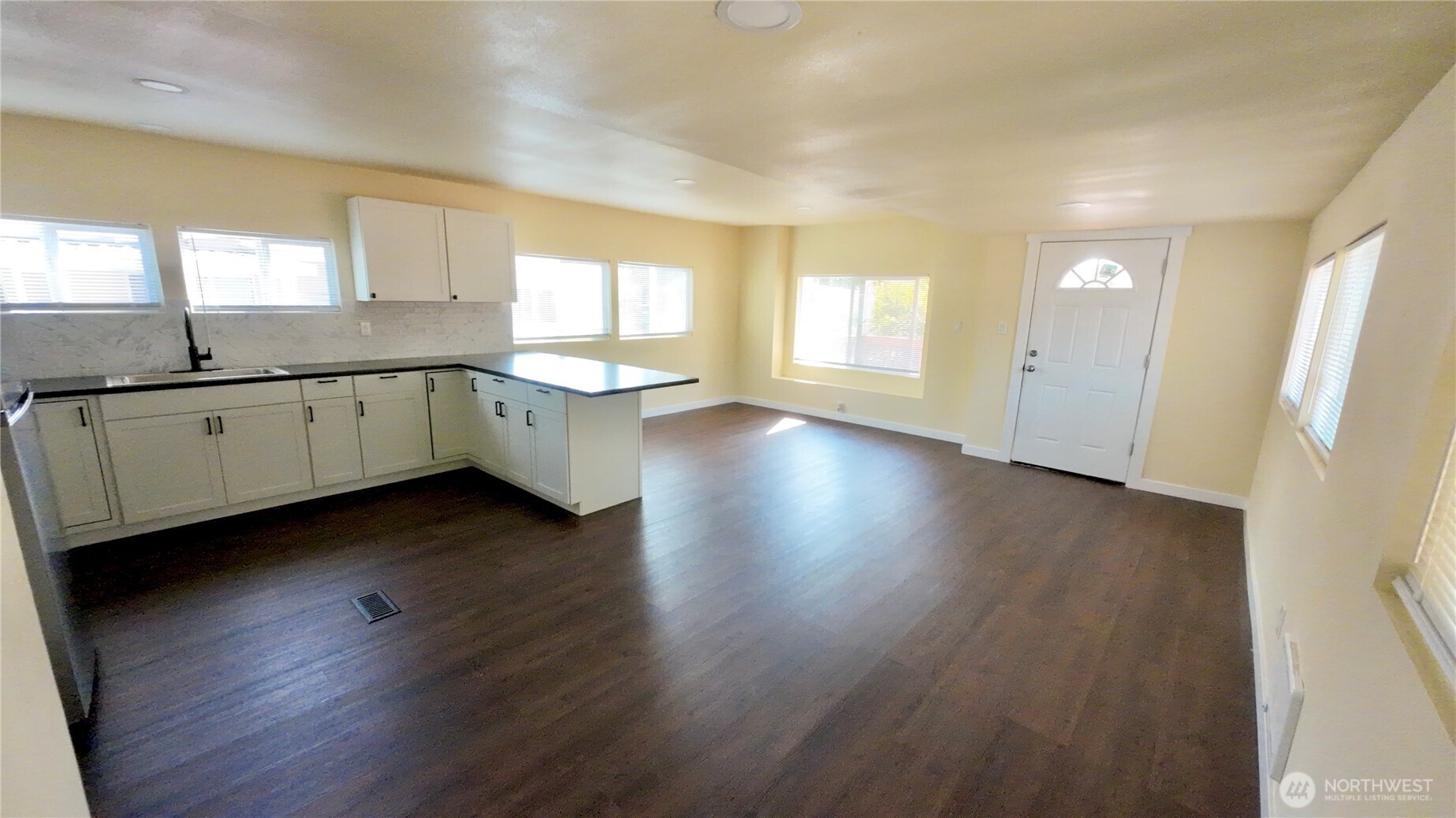 2392 Douglas Rd 4 Property Photo 5