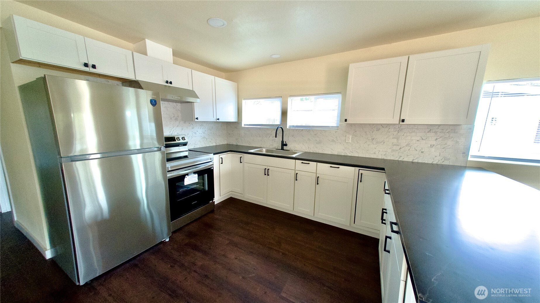 2392 Douglas Rd 4 Property Photo 7