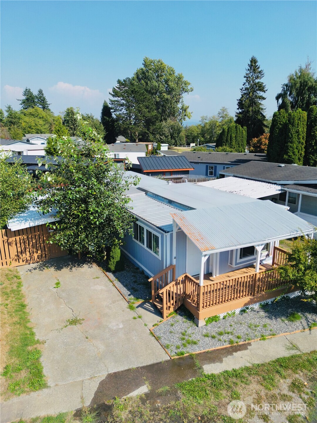 2392 Douglas Rd 4 Property Photo 14