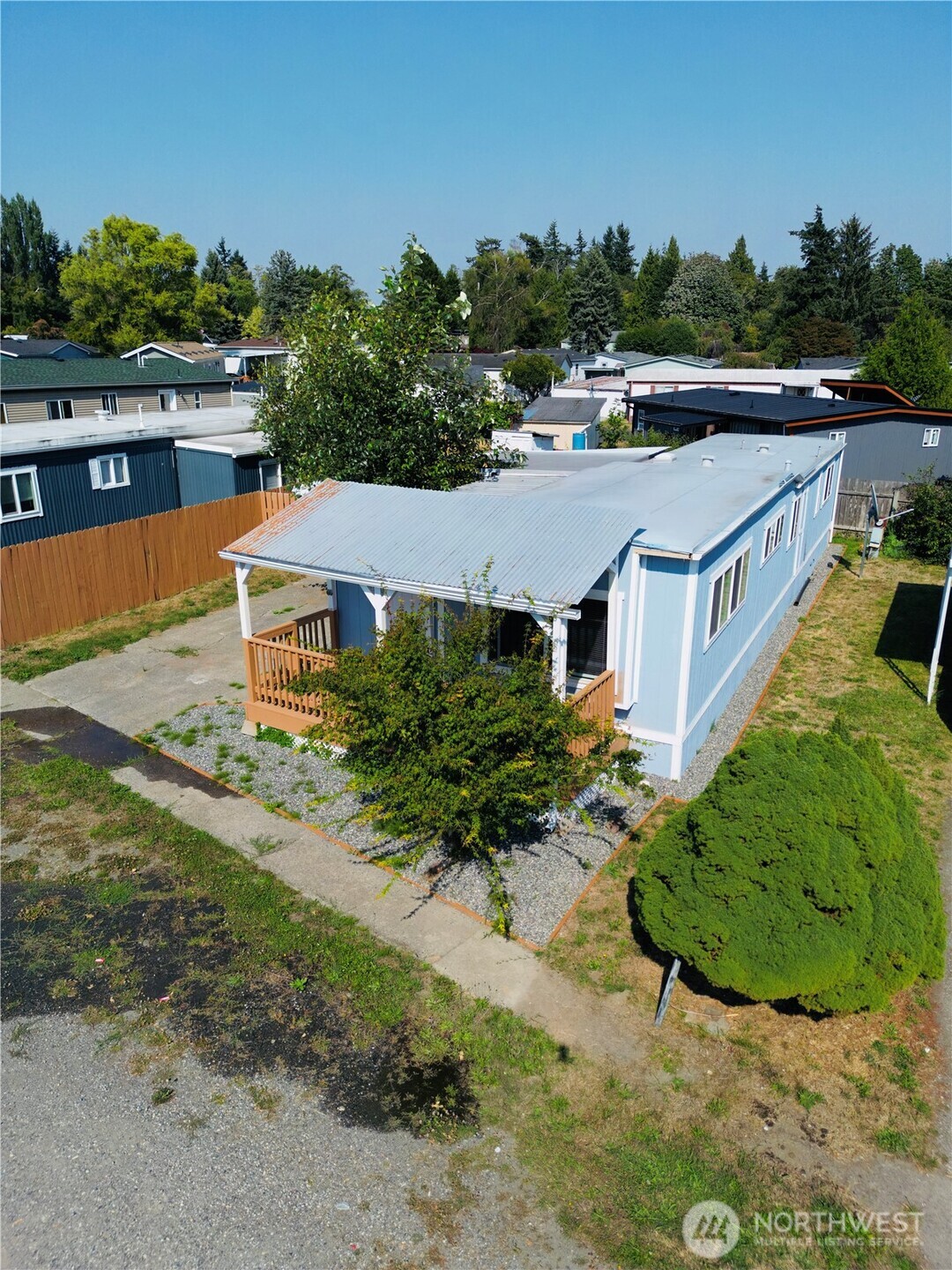 2392 Douglas Rd 4 Property Photo 15
