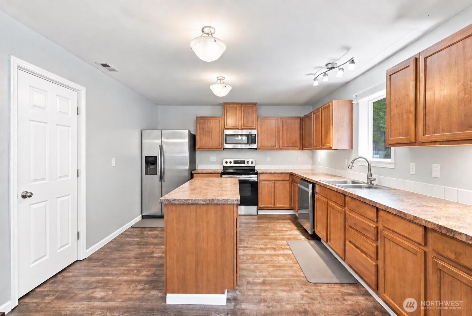 1914 179th Street Ct Property Photo 8