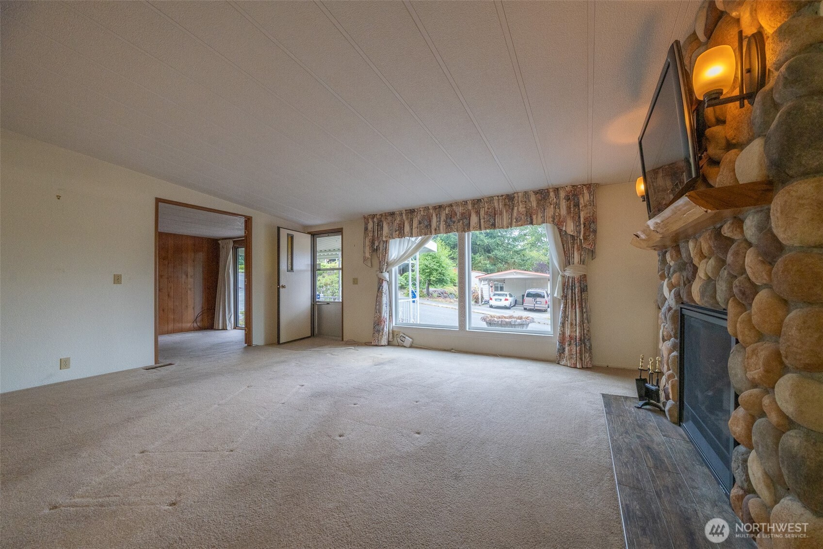 17336 Woodcrest Drive Property Photo 7