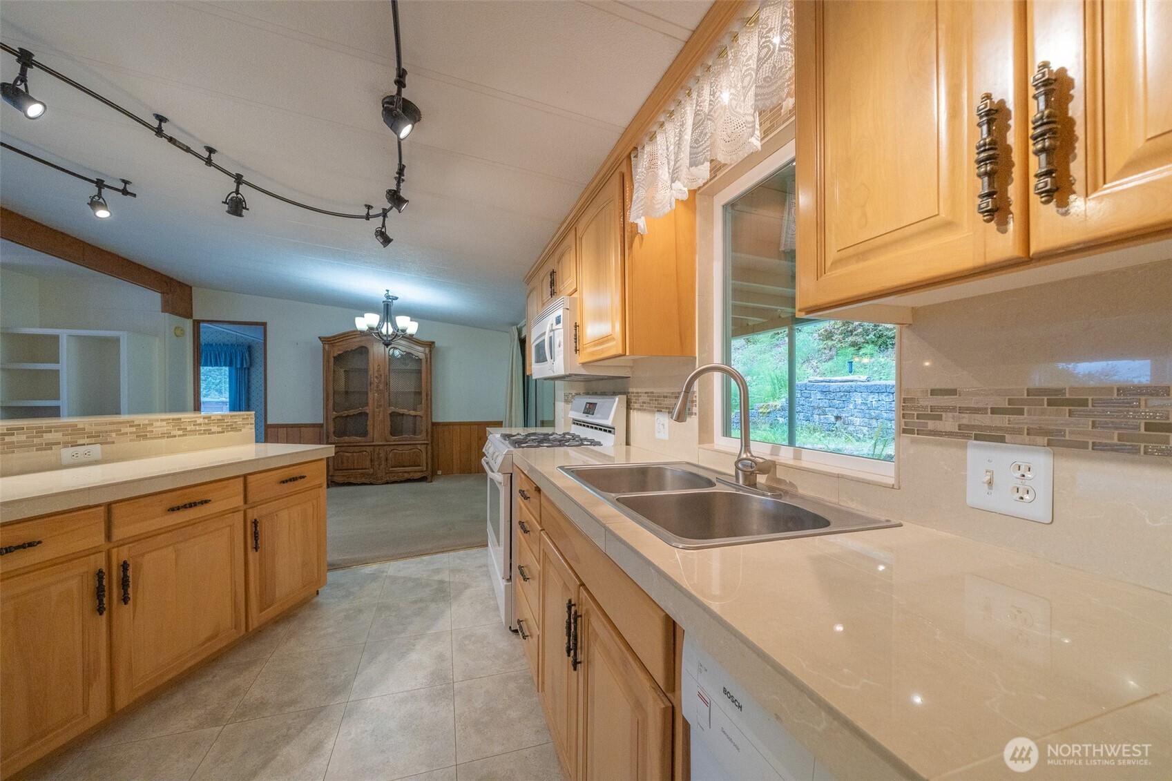 17336 Woodcrest Drive Property Photo 15