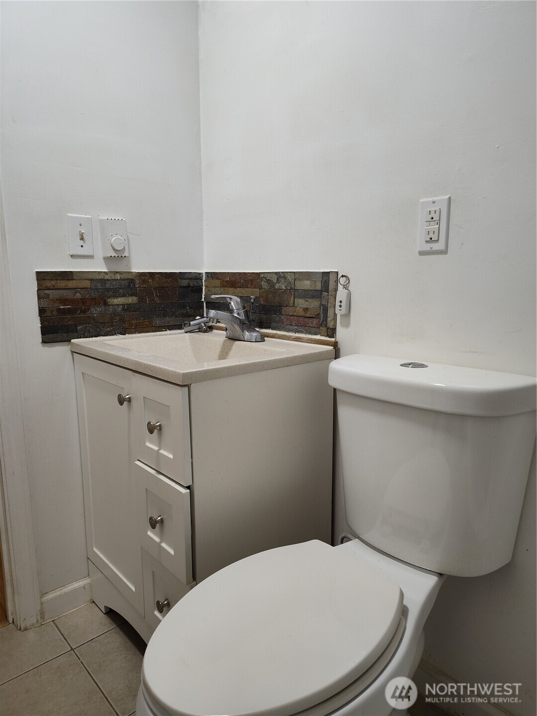 737 N 184th Street B Property Photo 18