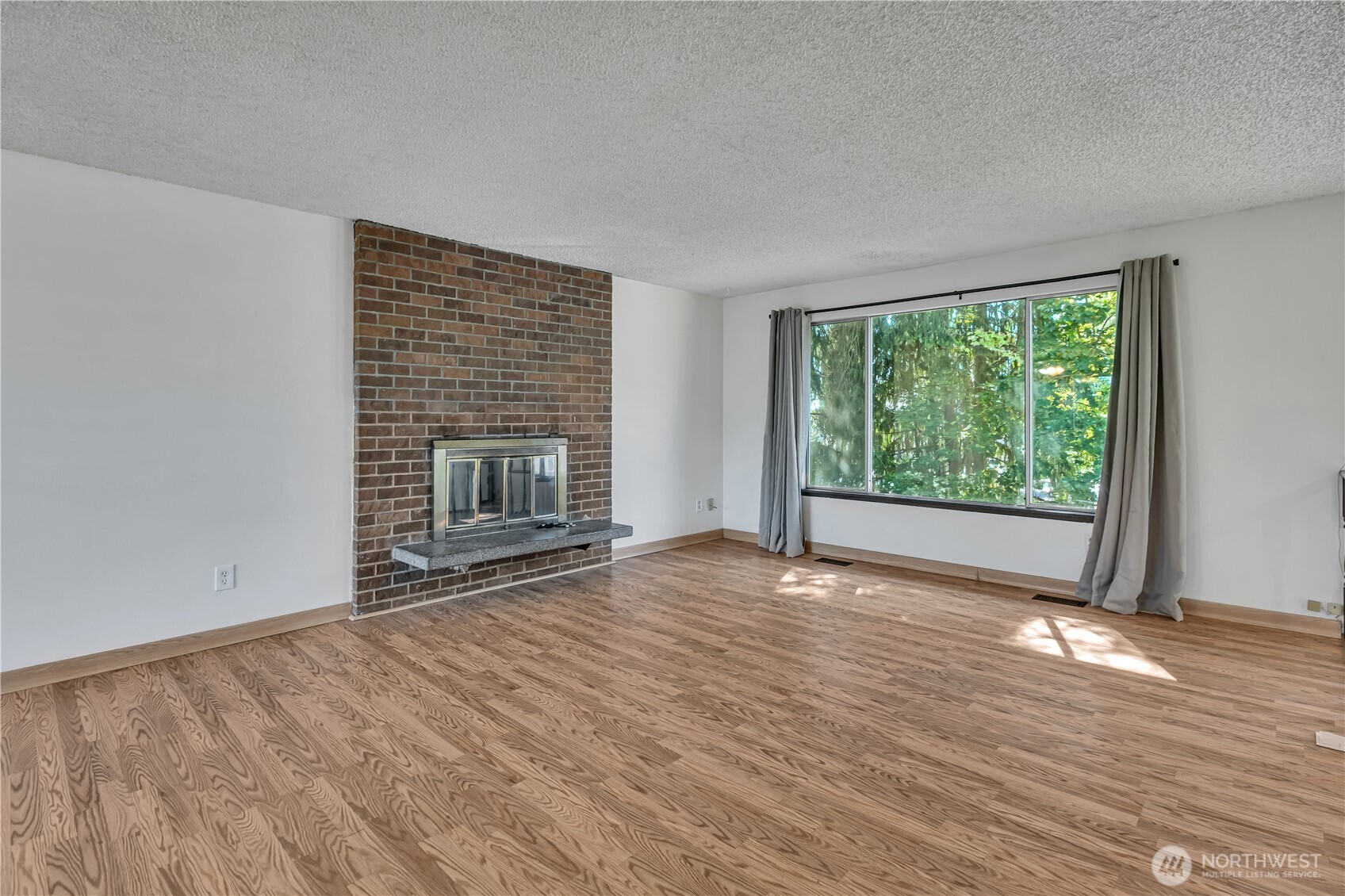 16808 33rd Avenue Property Photo 4