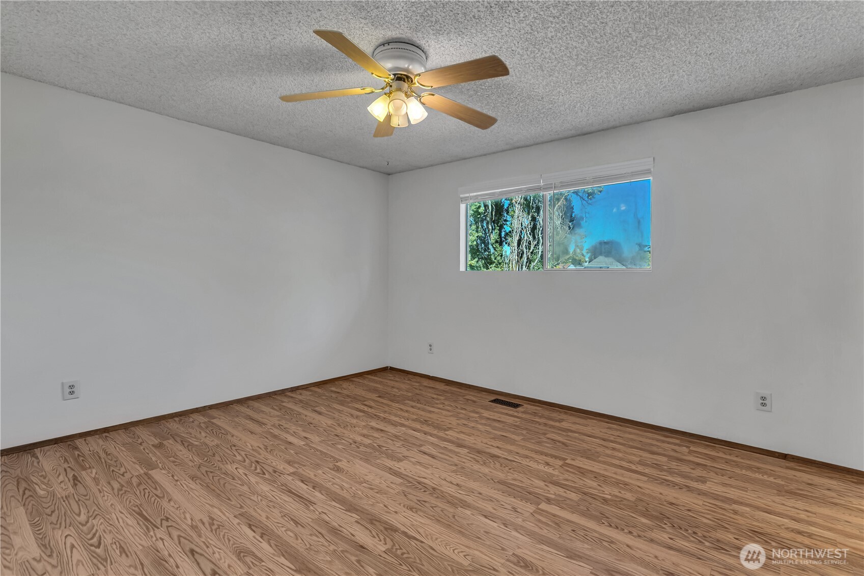 16808 33rd Avenue Property Photo 12