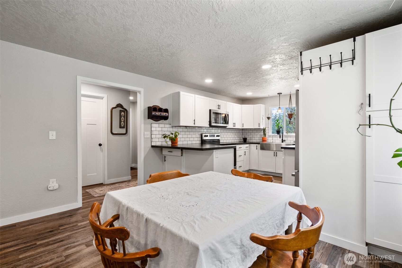 1541 Sightly Road Property Photo 9
