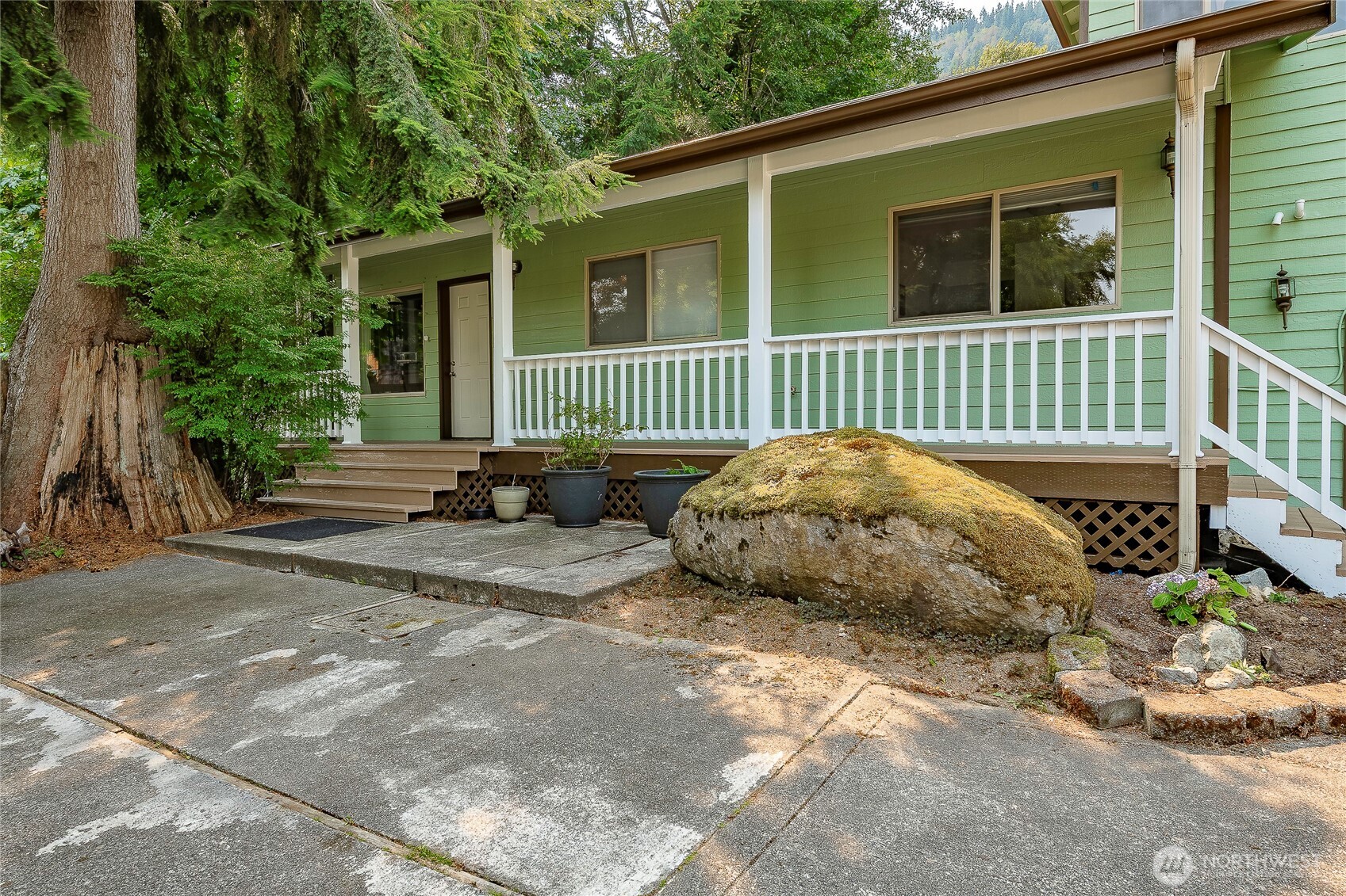 443 Rainbow Drive Property Photo 3