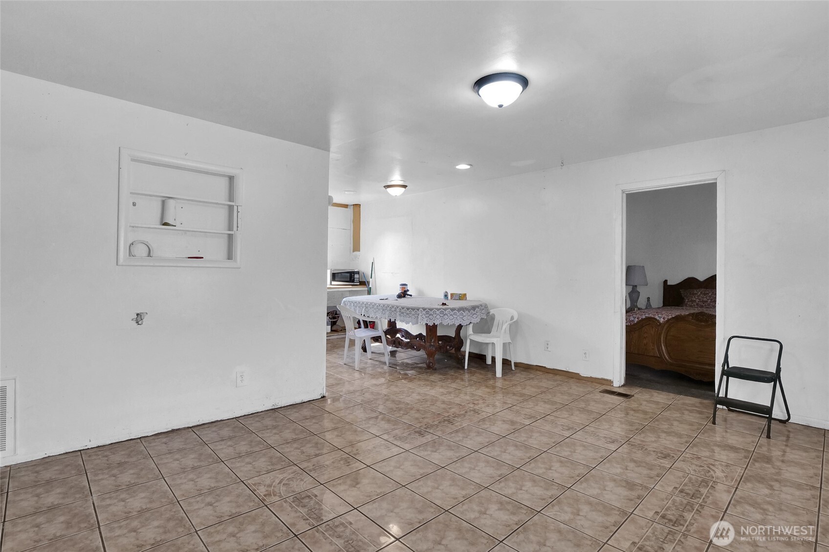 813 S Adams Avenue Property Photo 3