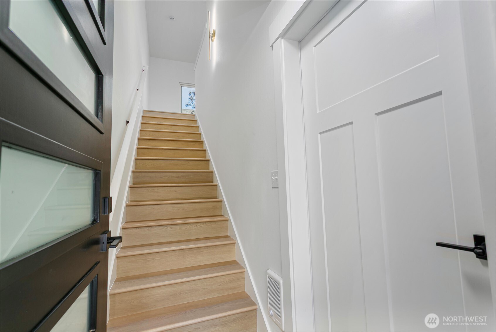 2216 N Proctor Street B Property Photo 5