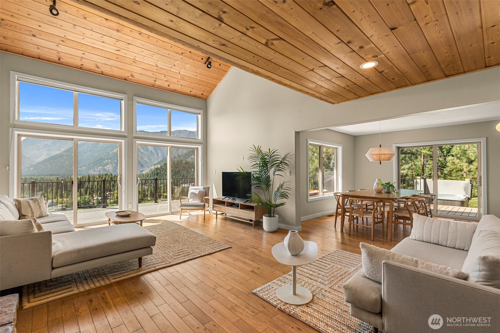 10460 Fox Road Property Photo 4