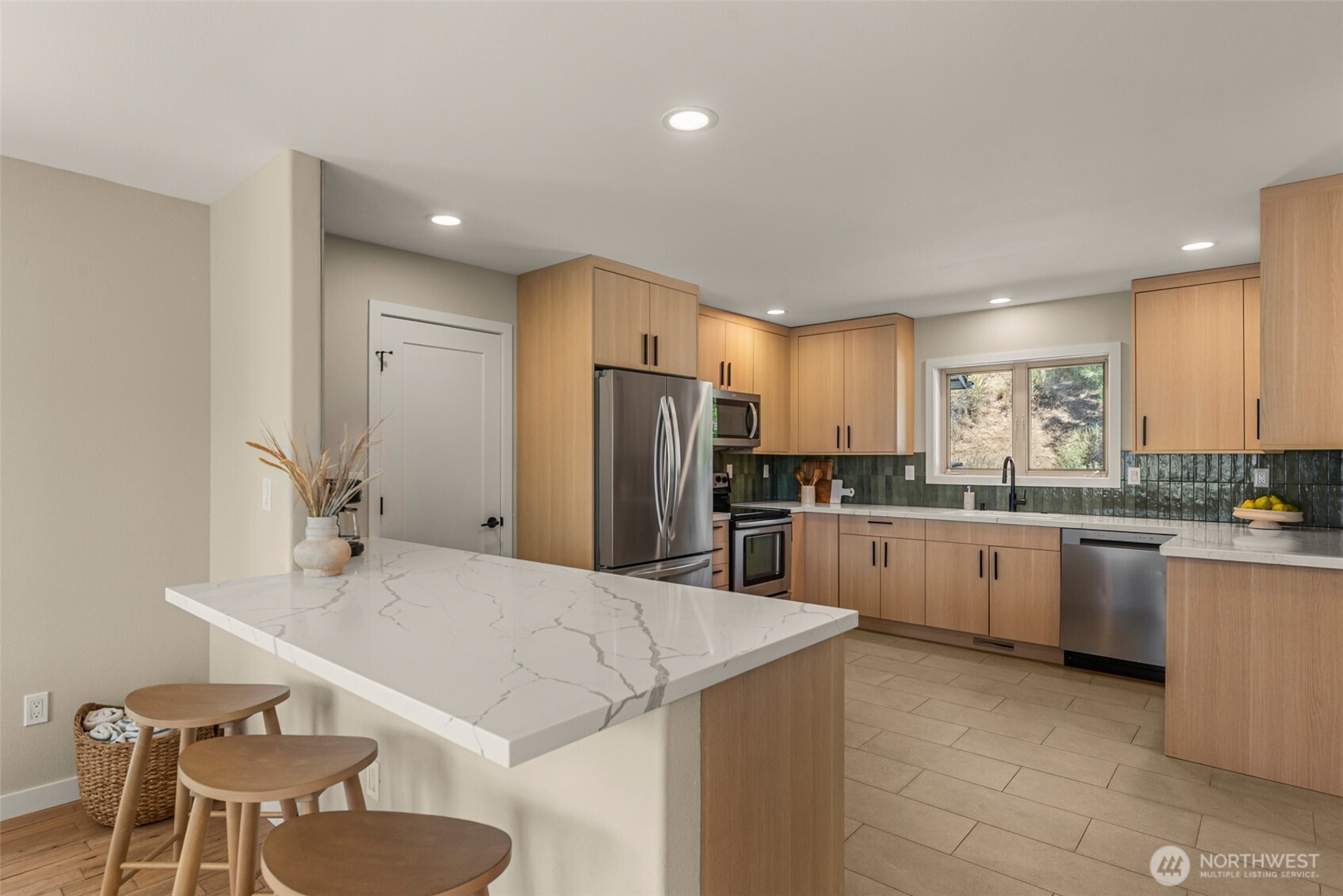 10460 Fox Road Property Photo 5