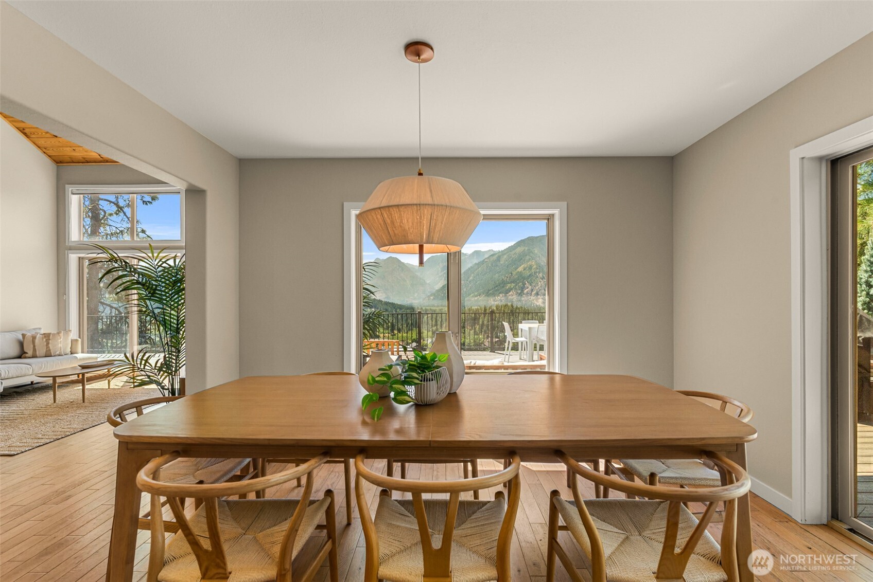 10460 Fox Road Property Photo 8