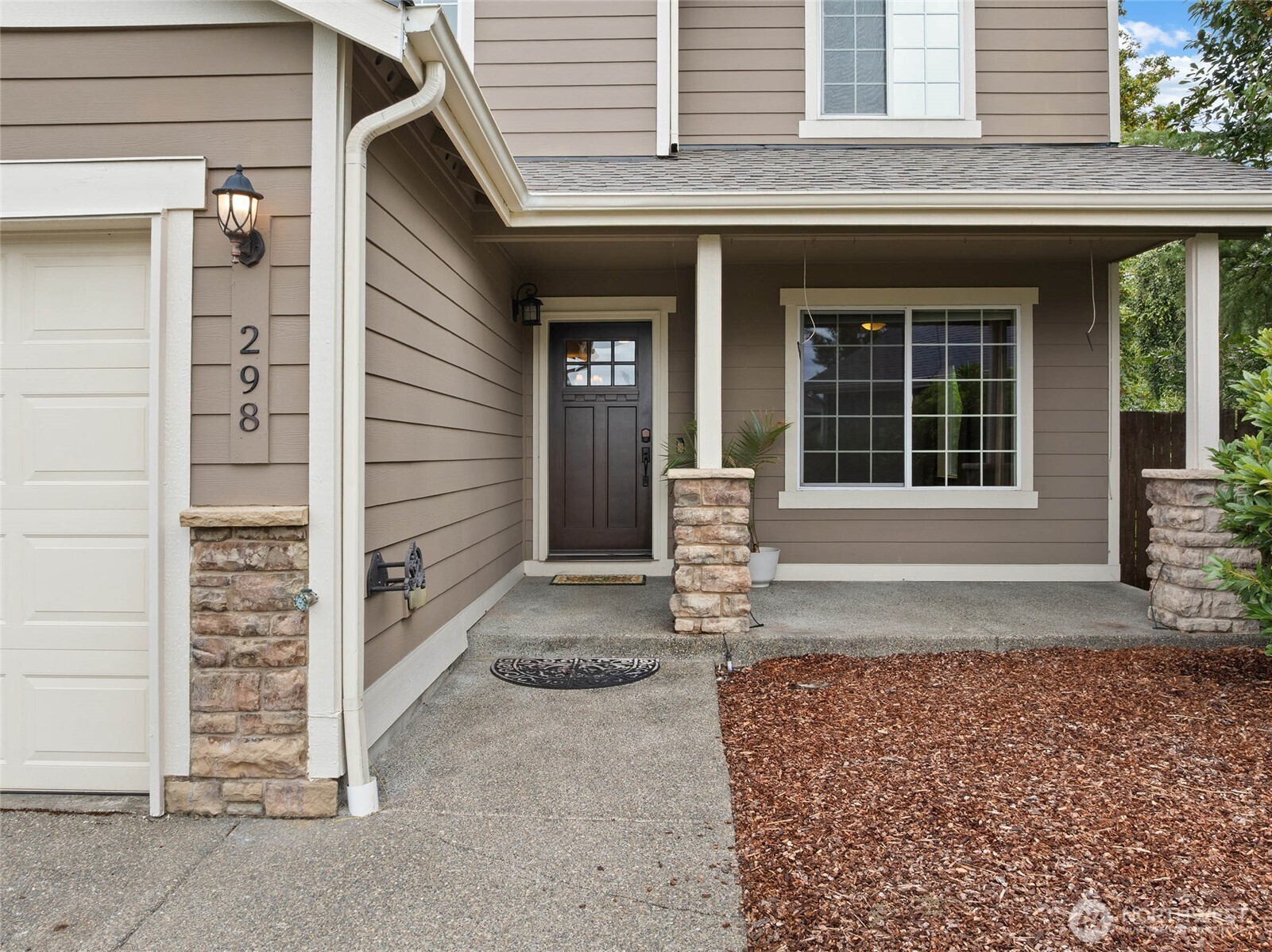 298 Se Winchester Hill Drive Property Photo 2