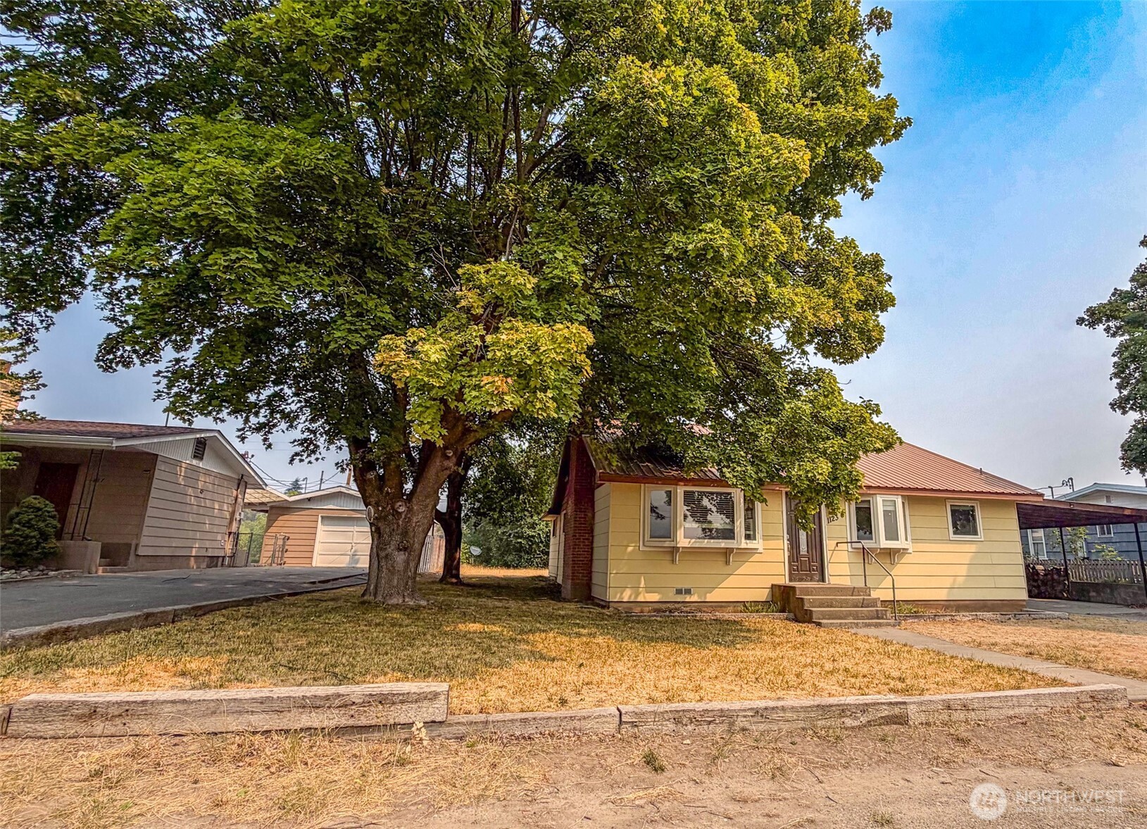 1123 Central Avenue Property Photo 2