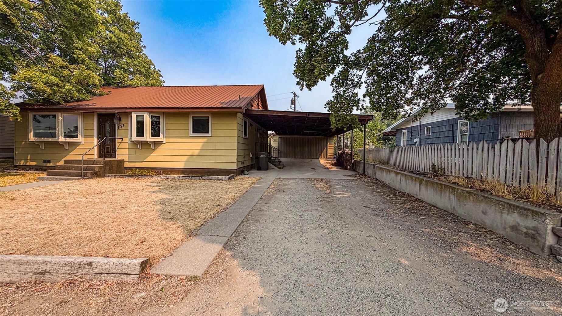 1123 Central Avenue Property Photo 3