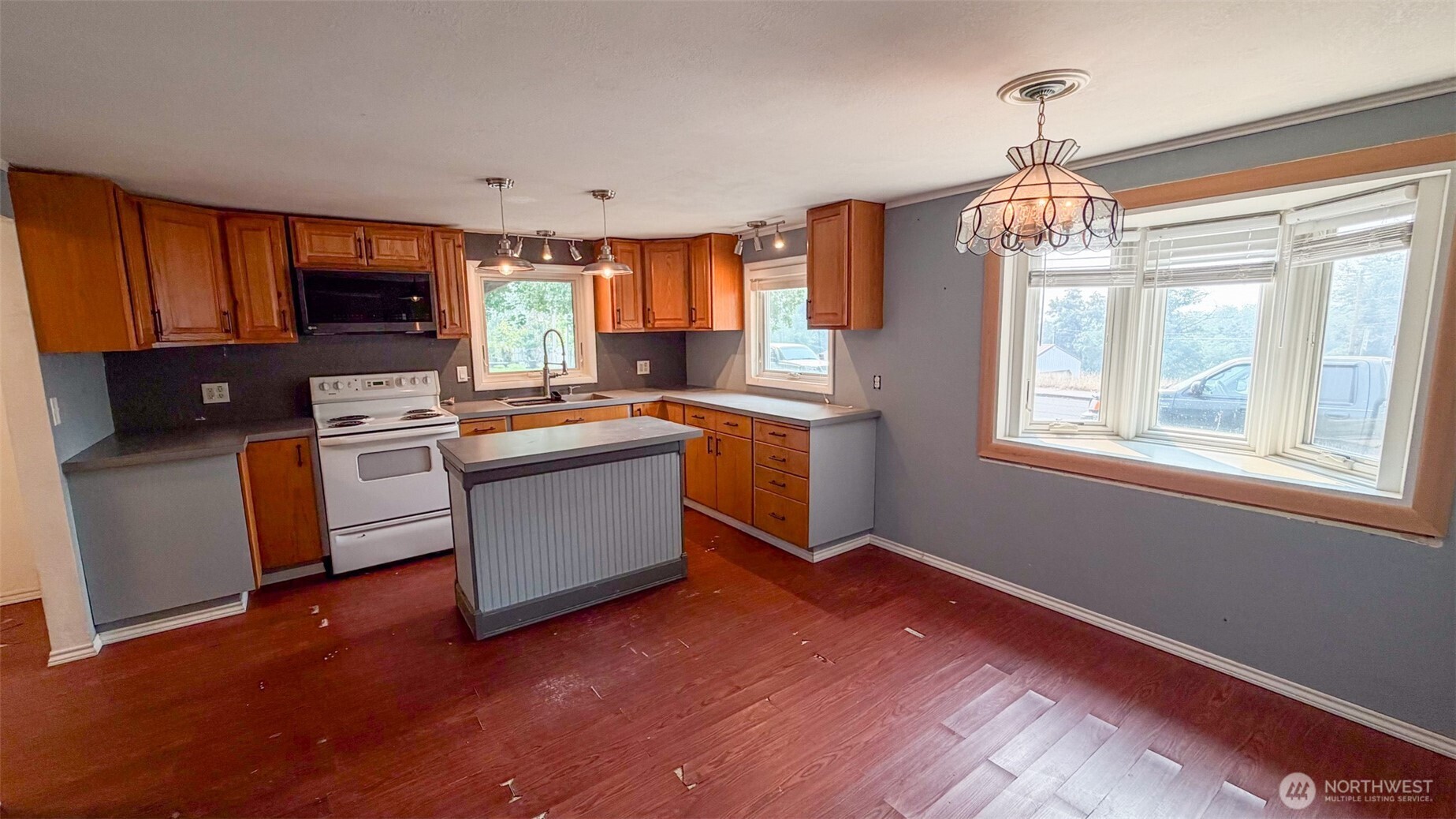 1123 Central Avenue Property Photo 6