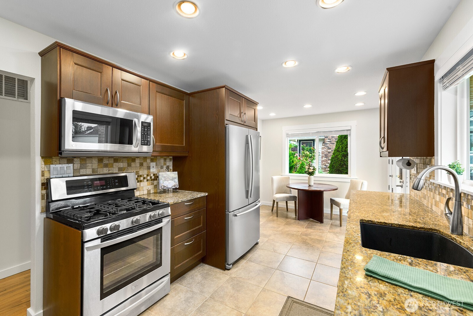 16026 16th Avenue Property Photo 4
