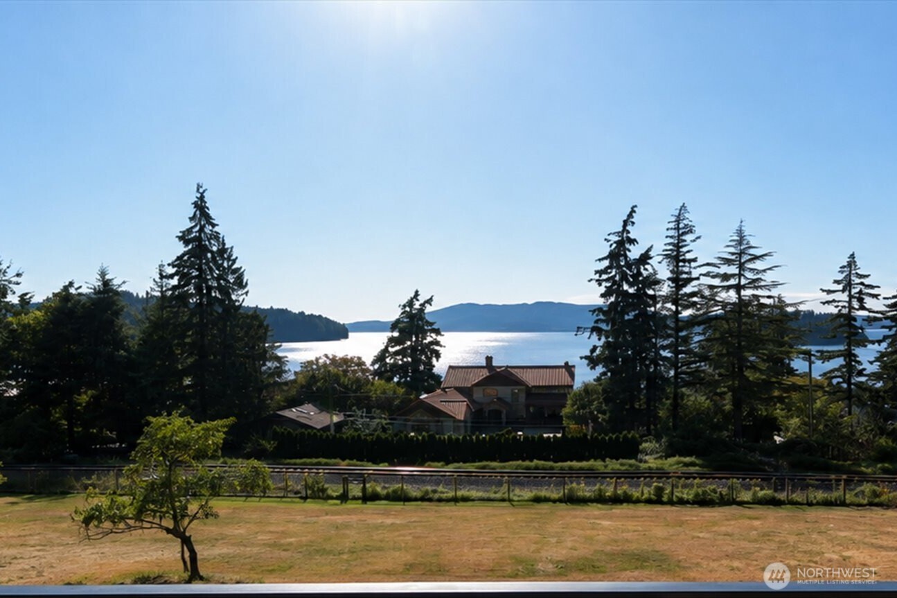 907 Chuckanut Drive Property Photo 1