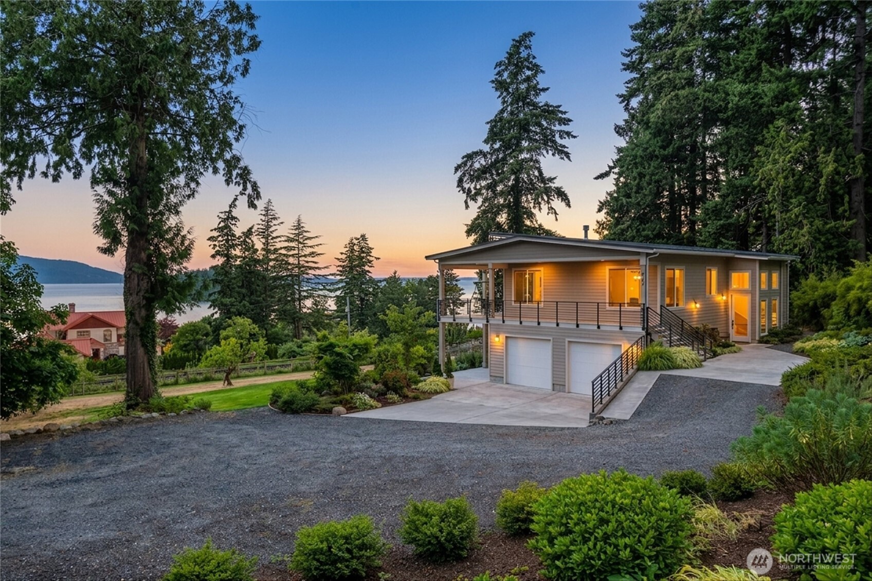 907 Chuckanut Drive Property Photo 3