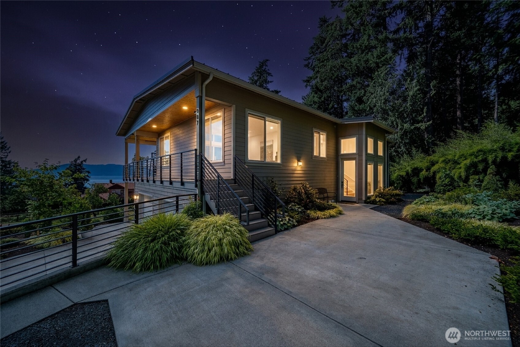 907 Chuckanut Drive Property Photo 6