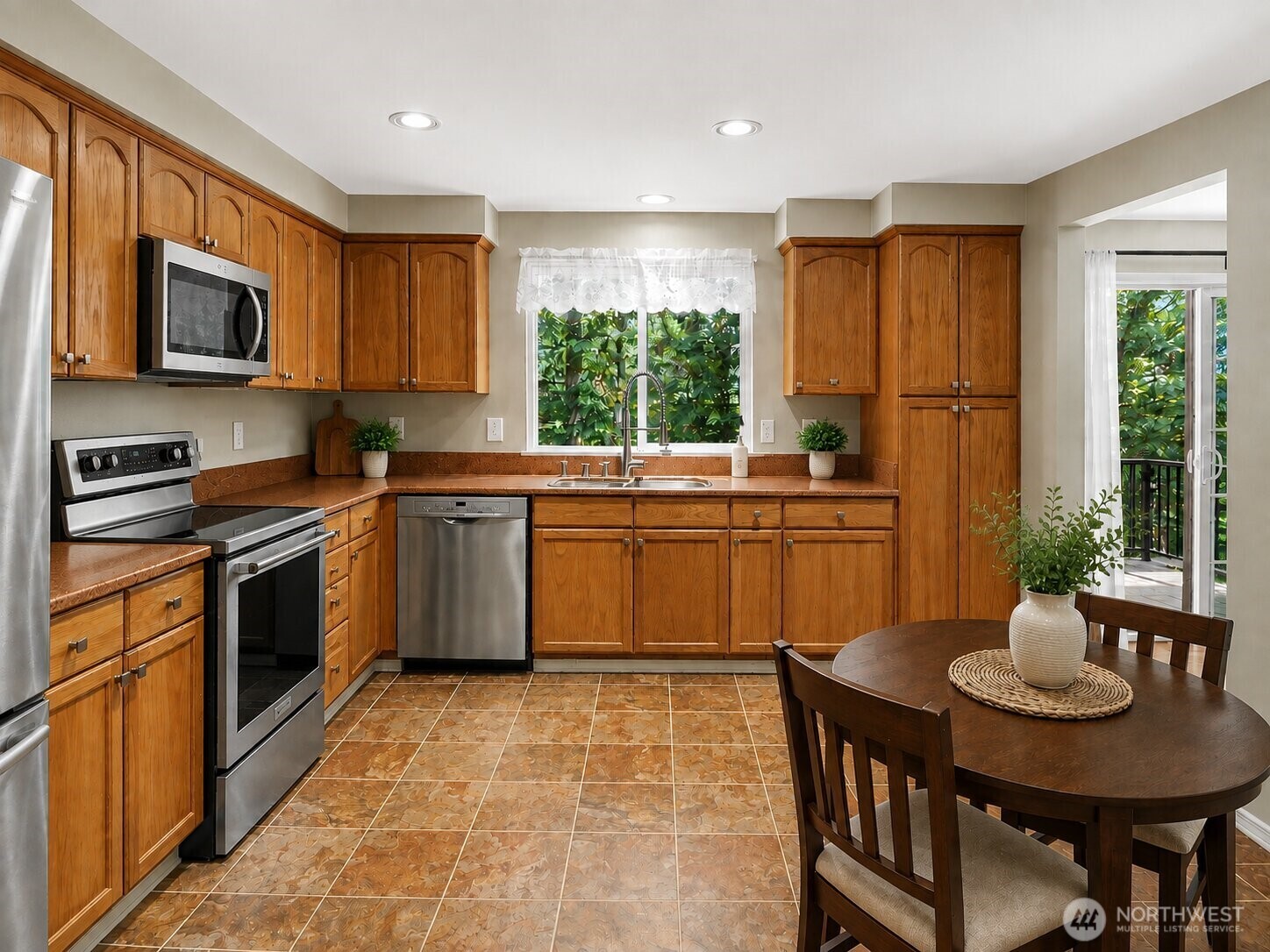 1636 Pierce Avenue Property Photo 8