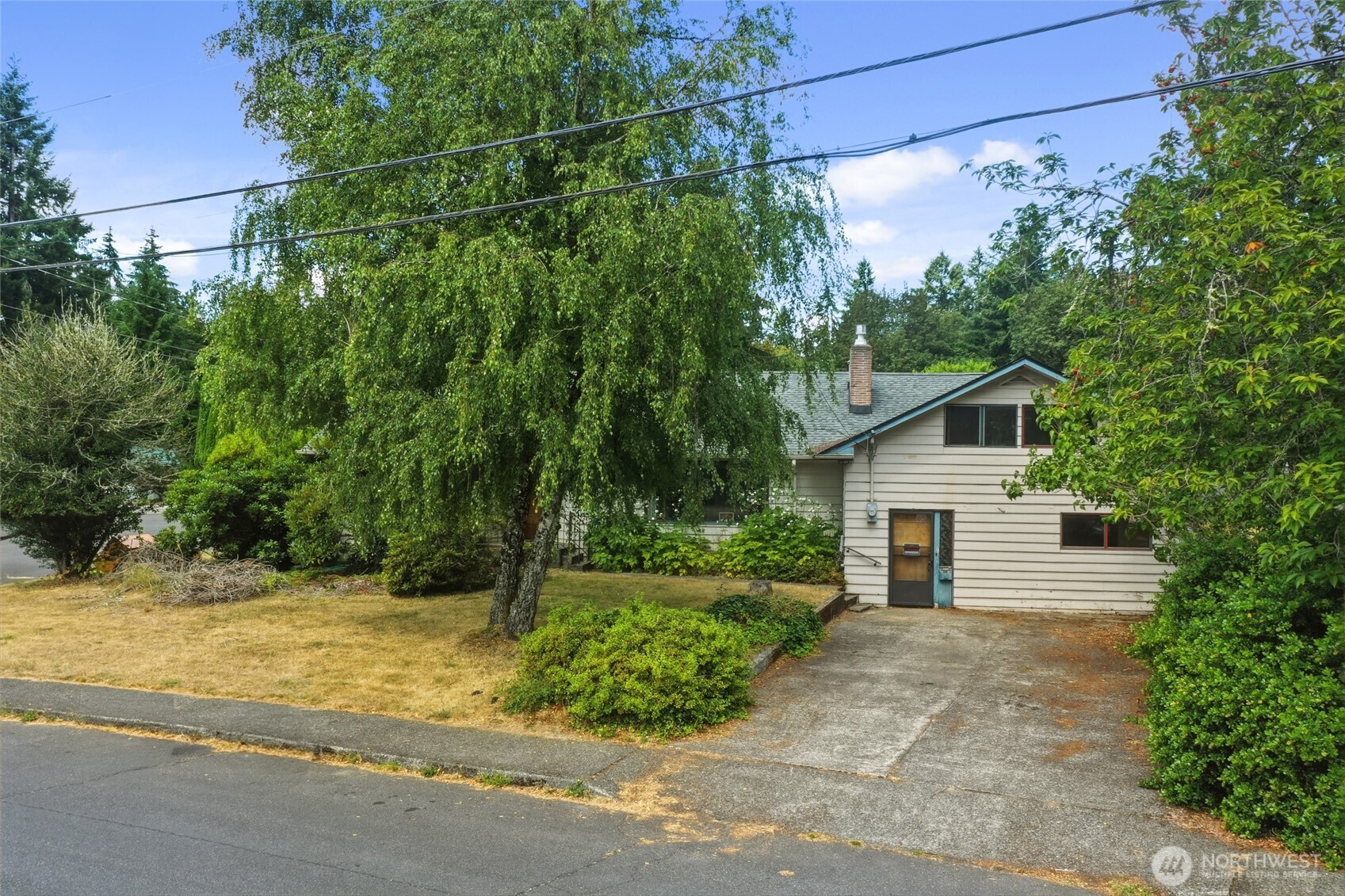 2130 Woodcrest Drive Property Photo 3