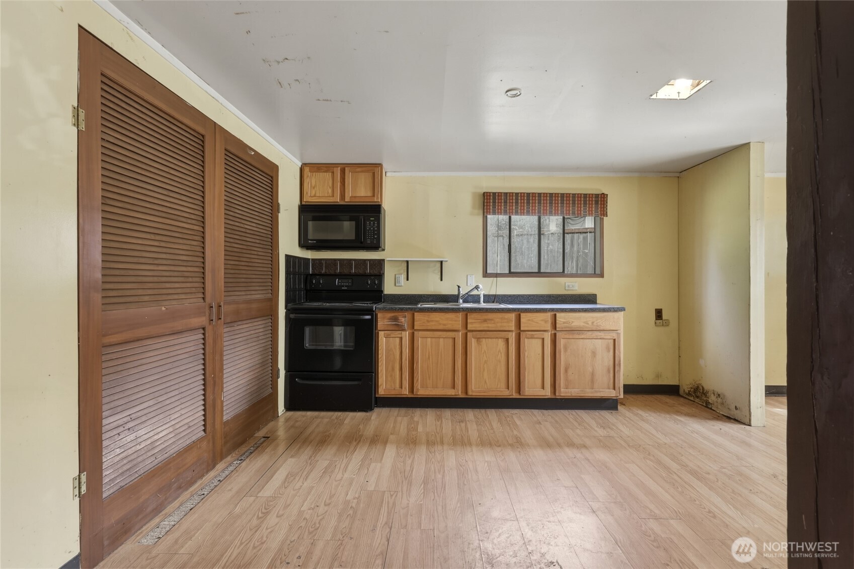 2130 Woodcrest Drive Property Photo 6