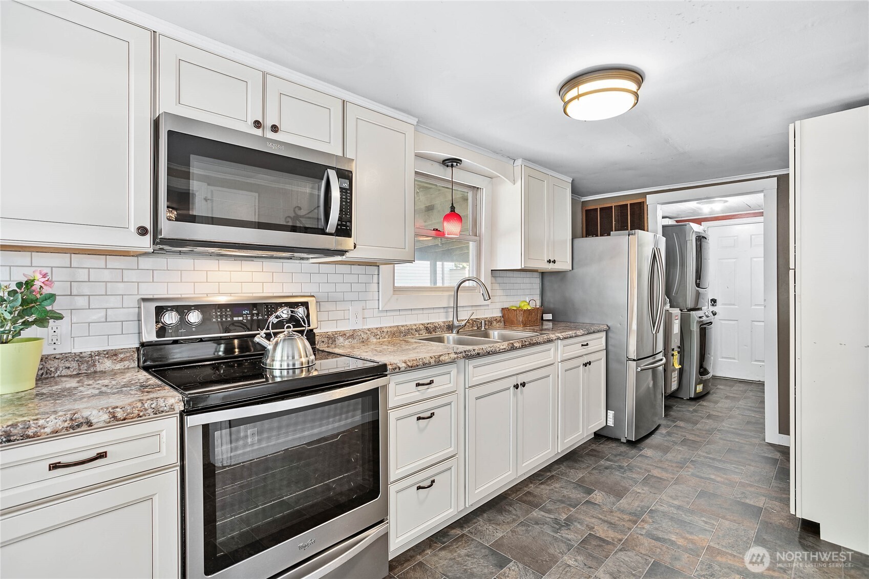 568 G Street Property Photo 6