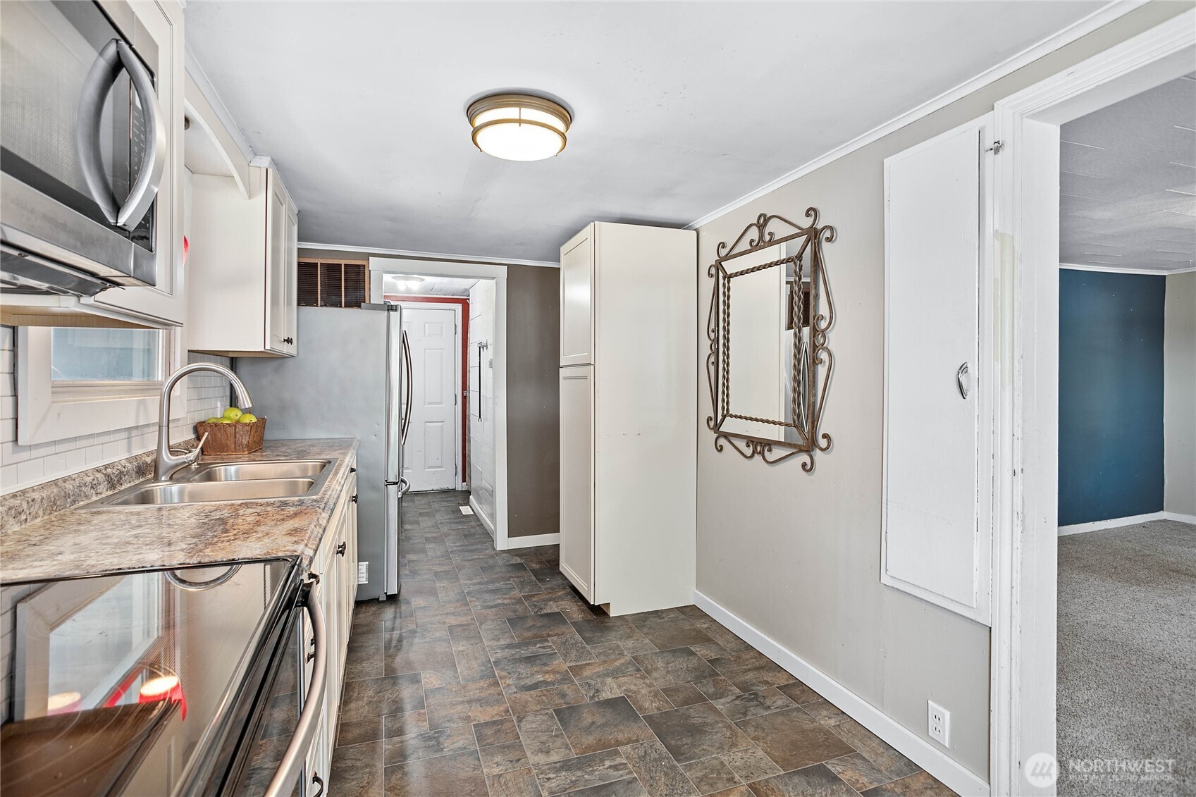 568 G Street Property Photo 7