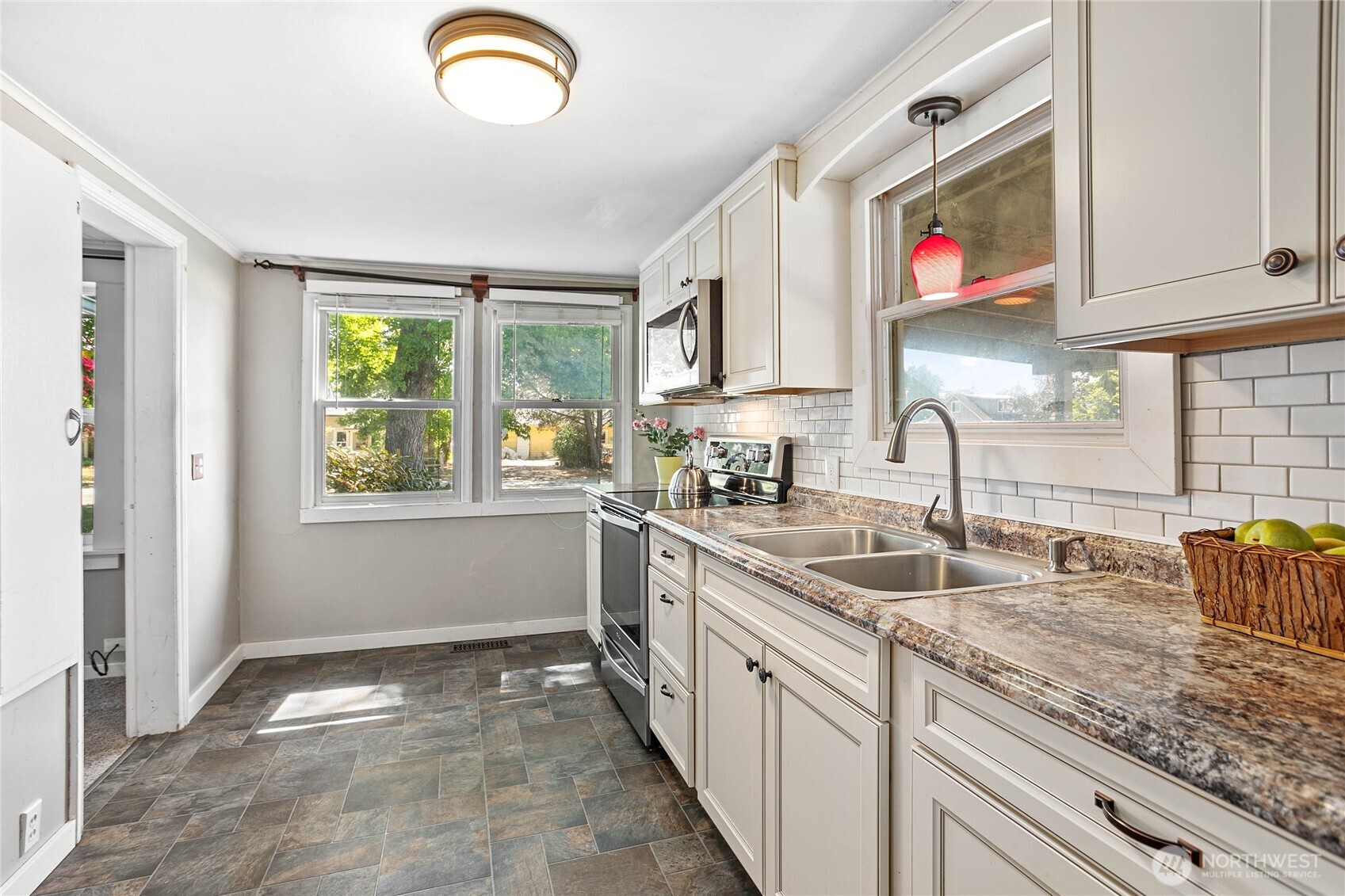 568 G Street Property Photo 8