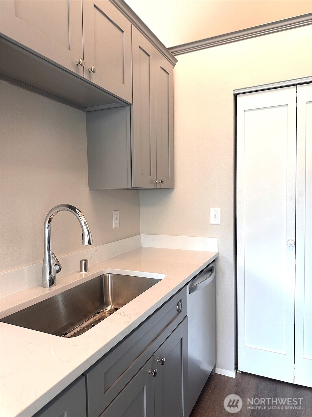 2020 Grant Avenue C301 Property Photo 8