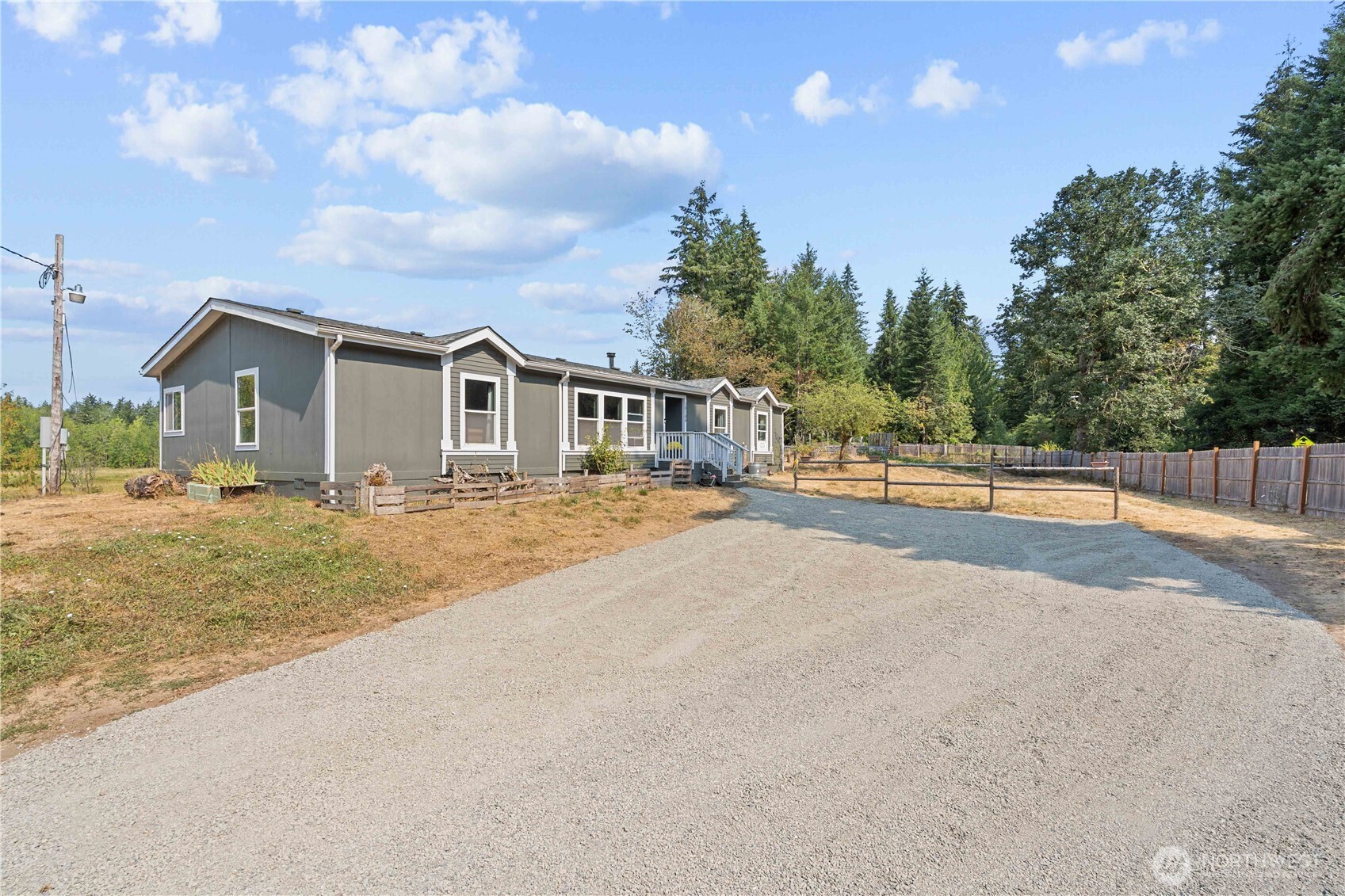 18109 Bald Hill Rd Se Property Photo 3