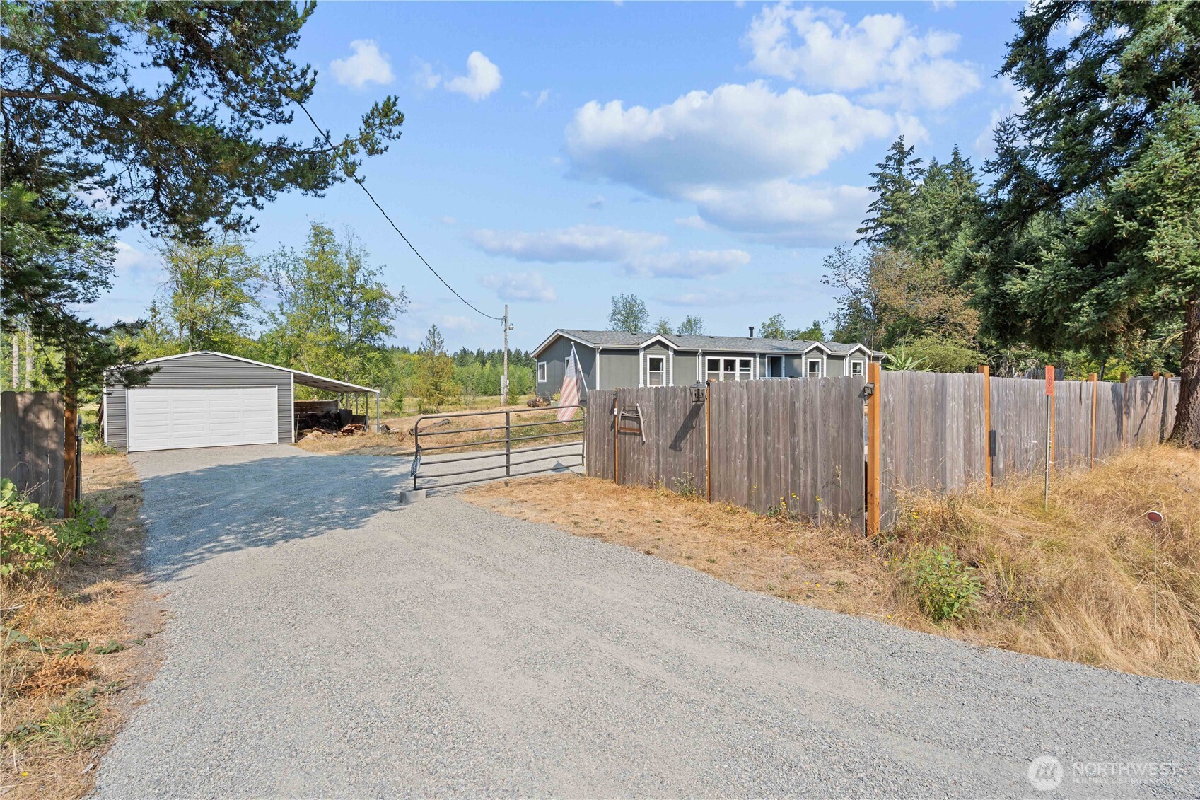 18109 Bald Hill Rd Se Property Photo 4