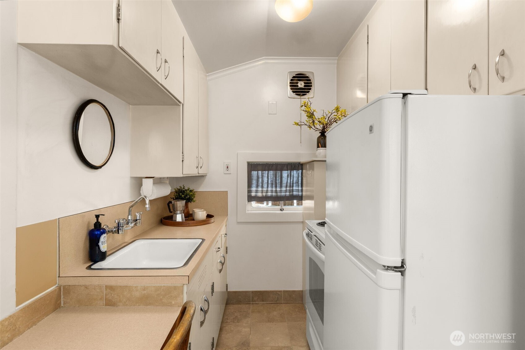4549 Thackeray Place Property Photo 33