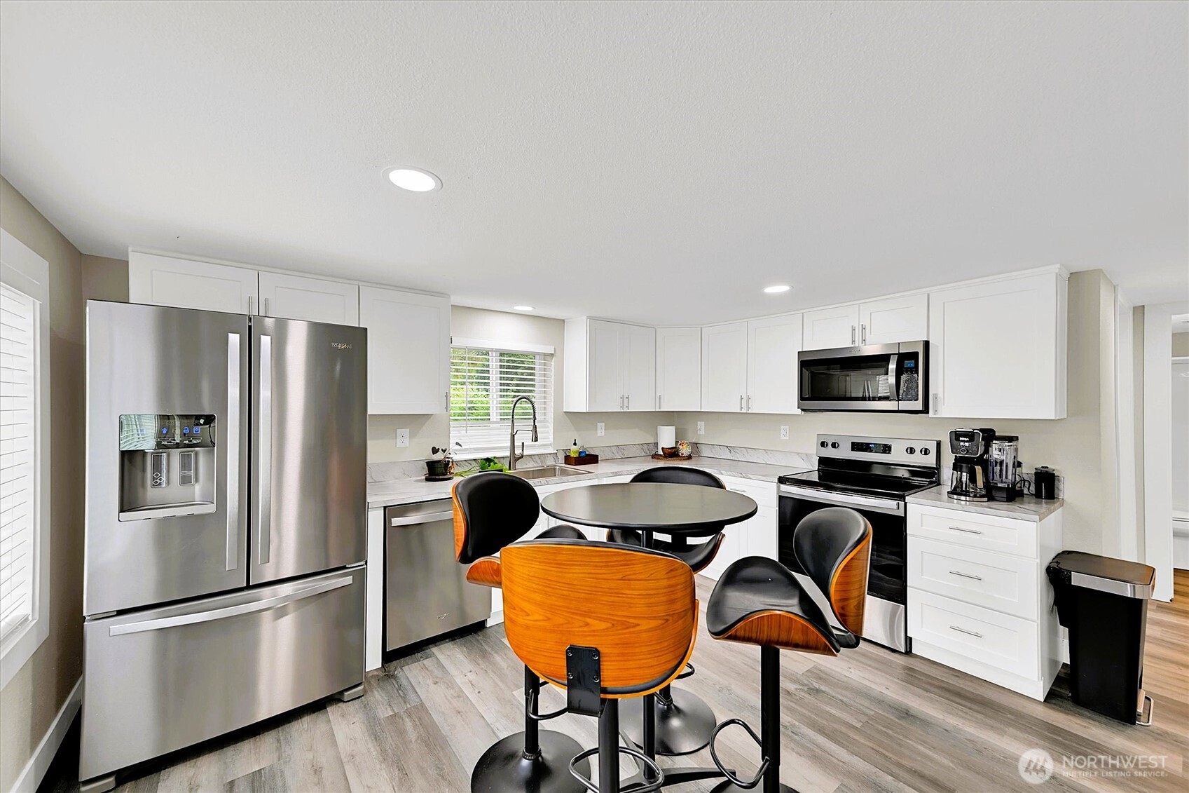 5511 Waller Road Property Photo 4