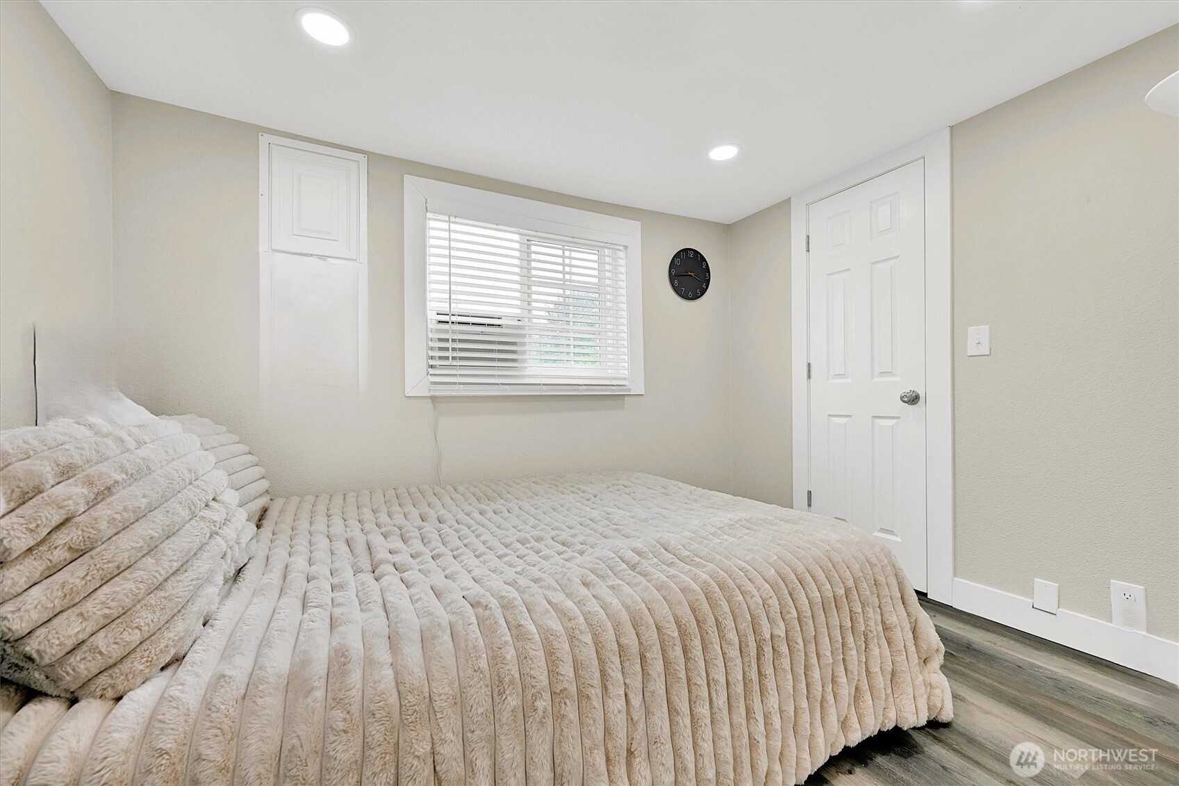 5511 Waller Road Property Photo 9