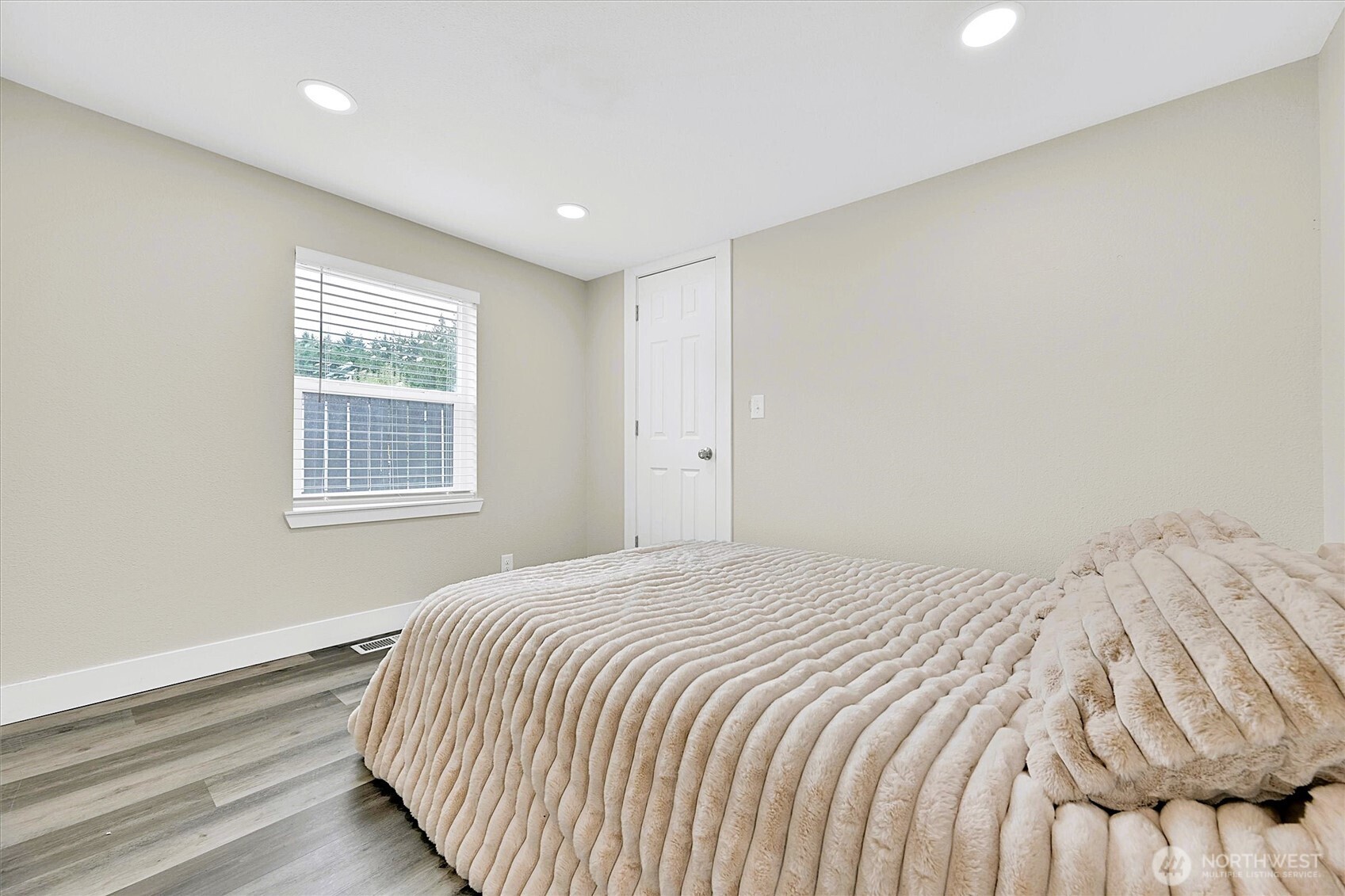 5511 Waller Road Property Photo 10
